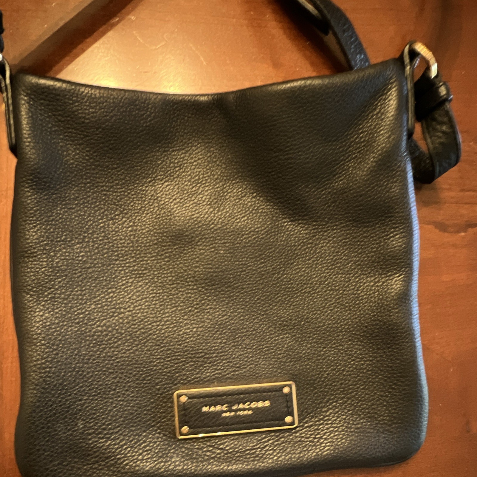 Marc Jacobs Black Pebbled Shoulder Bag Zip Closure Detachable Strap Gold HW