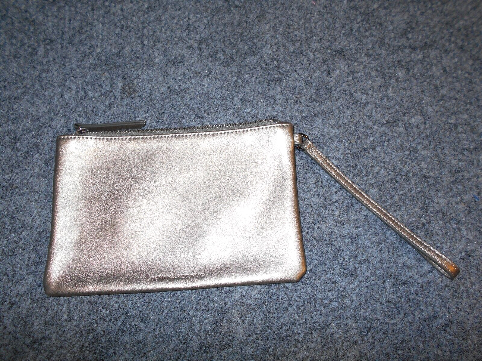 BANANA REPUBLIC LIVE THE PRESENT XO 8.75X5.75 PEWTER LEATHER ZIP CLOSE WRISTLET