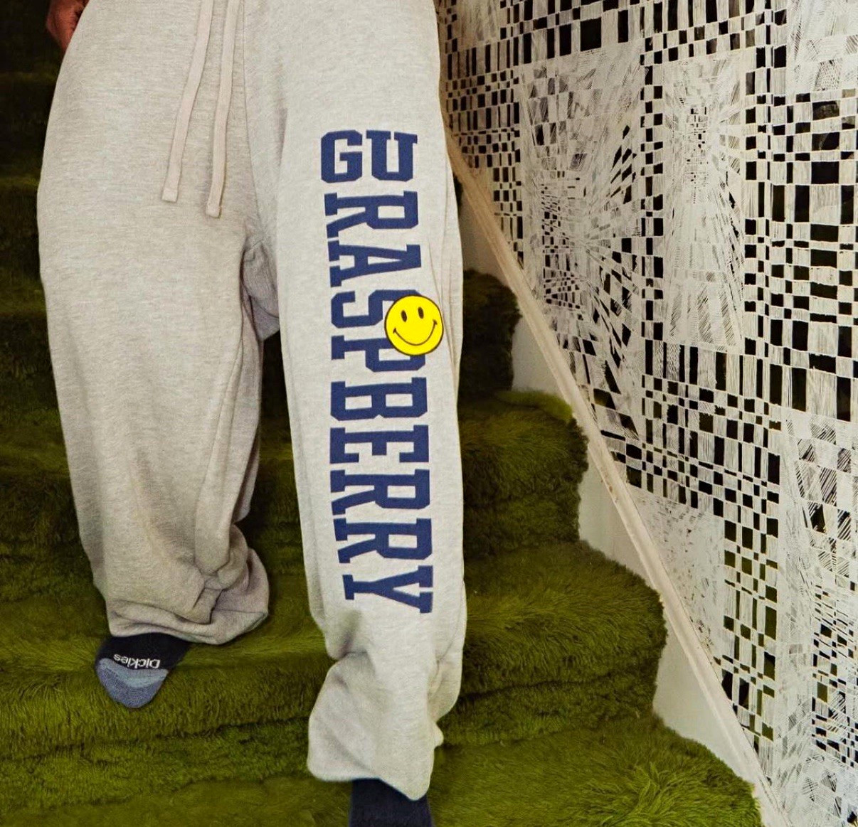 gv gallery Gray Sweatpants S Unisex Drawstring Elastic Waist GU RASPBERRY