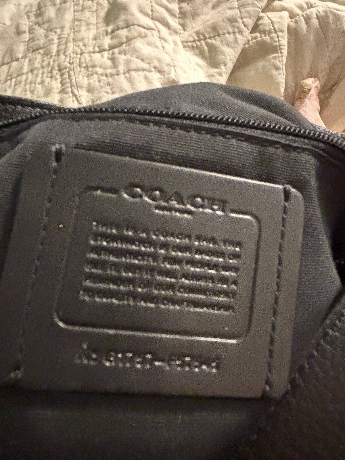 Coach Black Pebbled Hobo Shoulder Bag Zip Magnetic Lined Inner Pockets Gold