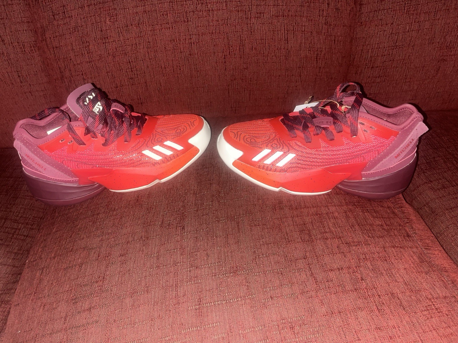 Adidas Boys Size 3.5 DON Issue 4 J Basketball Red New Extra Laces