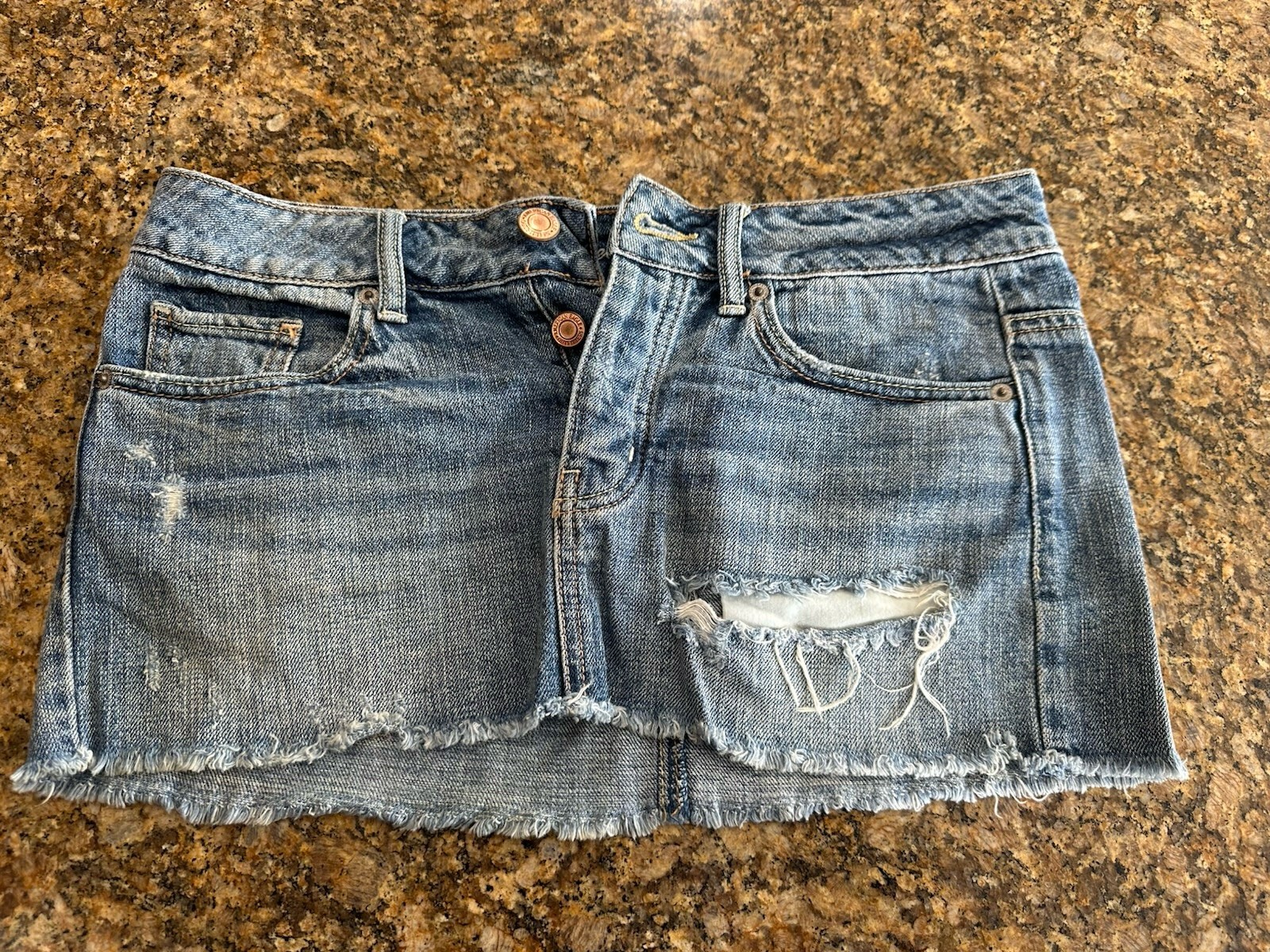 American Eagle Distressed Cut Off Jean Shorts Women’s Size 2 * See Details*