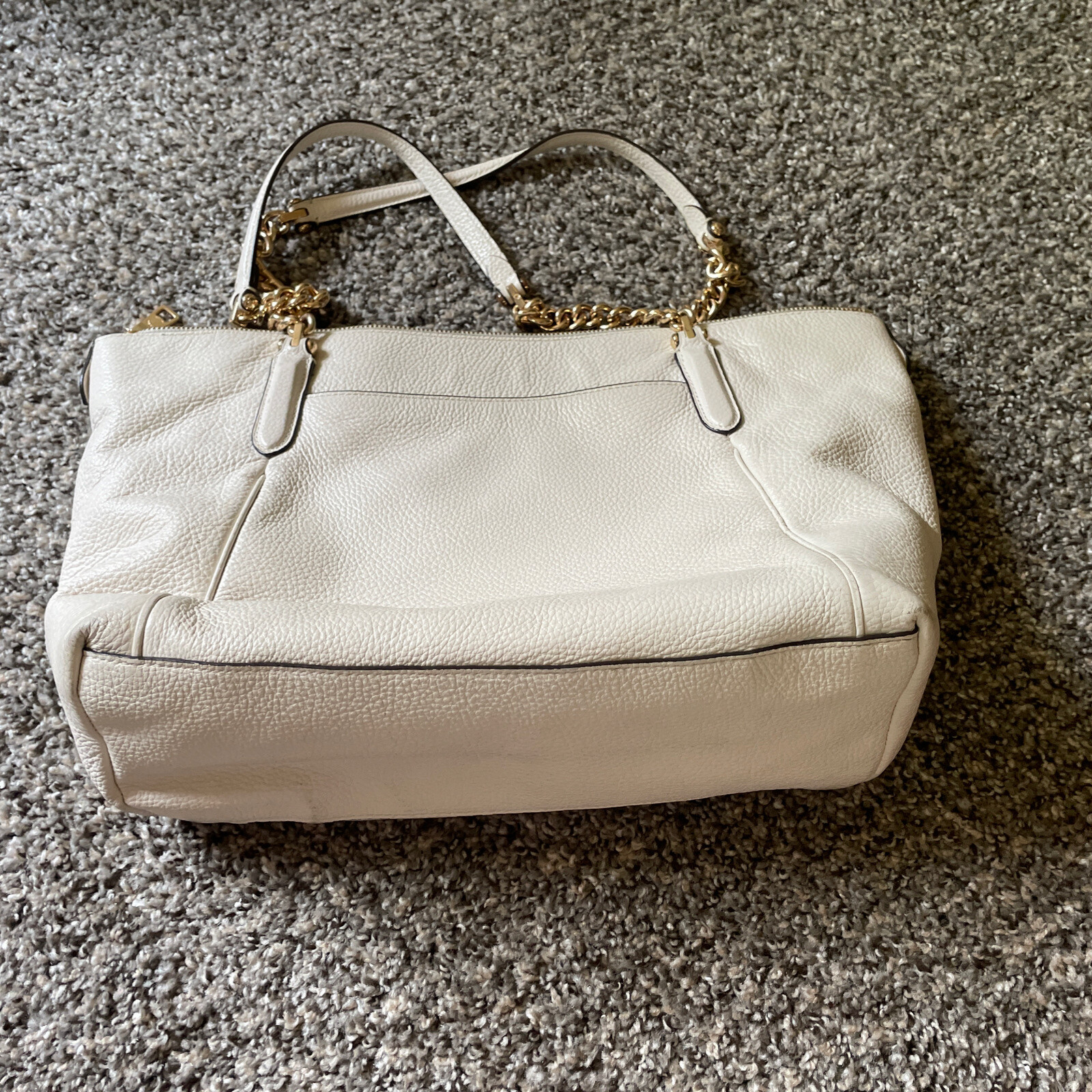 Coach Ava Chain Tote . 100% Genuine Coach Handbag Used White D2032-F87775