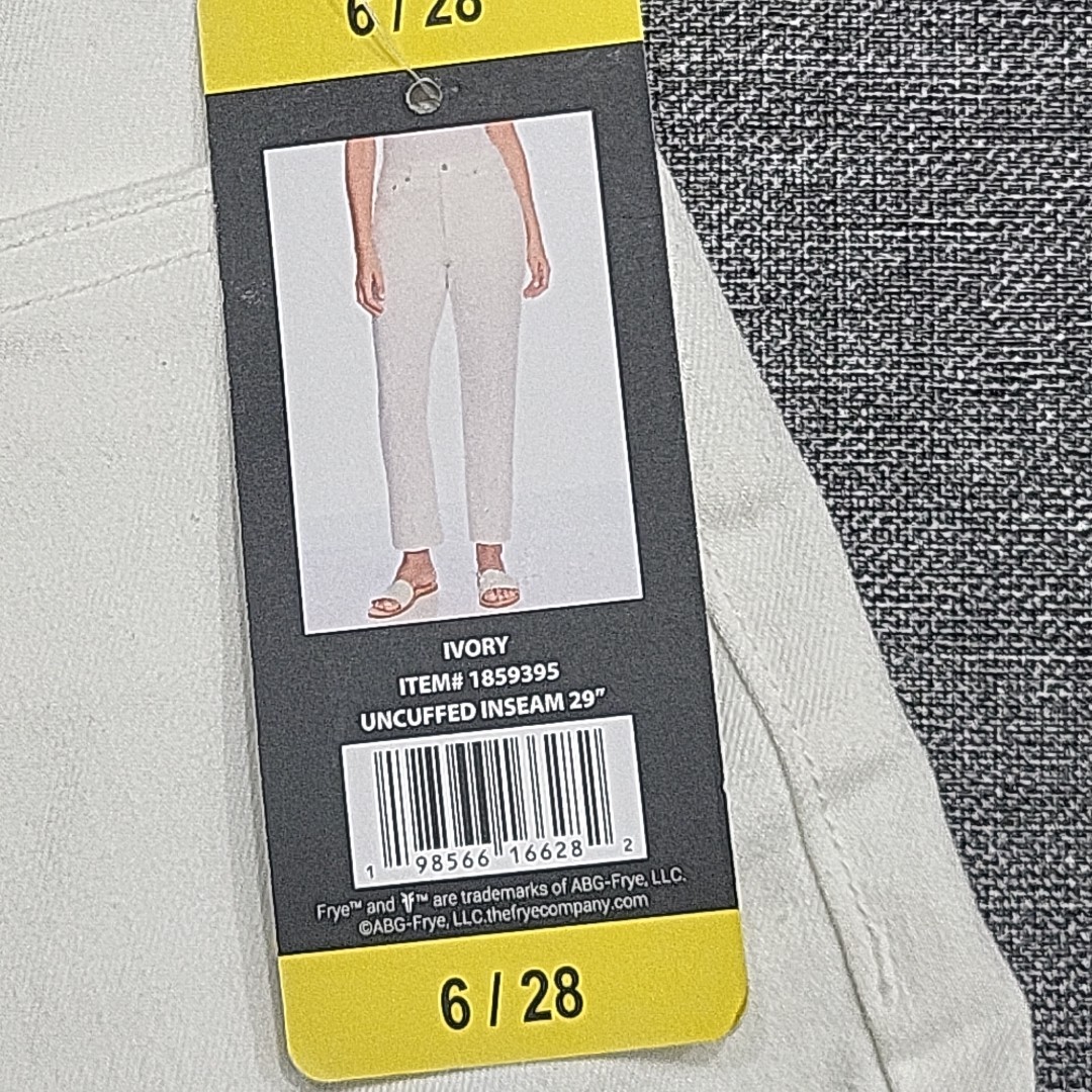 Frye Women’s Button Zip Fly High Rise Jeans with Pockets Size 6/28 Off White