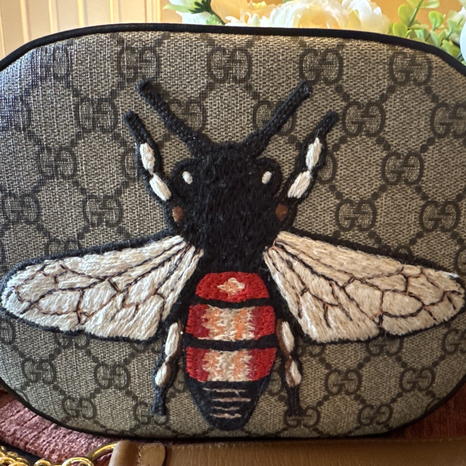 GUCCI GG Supreme Monogram Bee Embroidered Mini Chain Shoulder Bag Beige Tuscany”