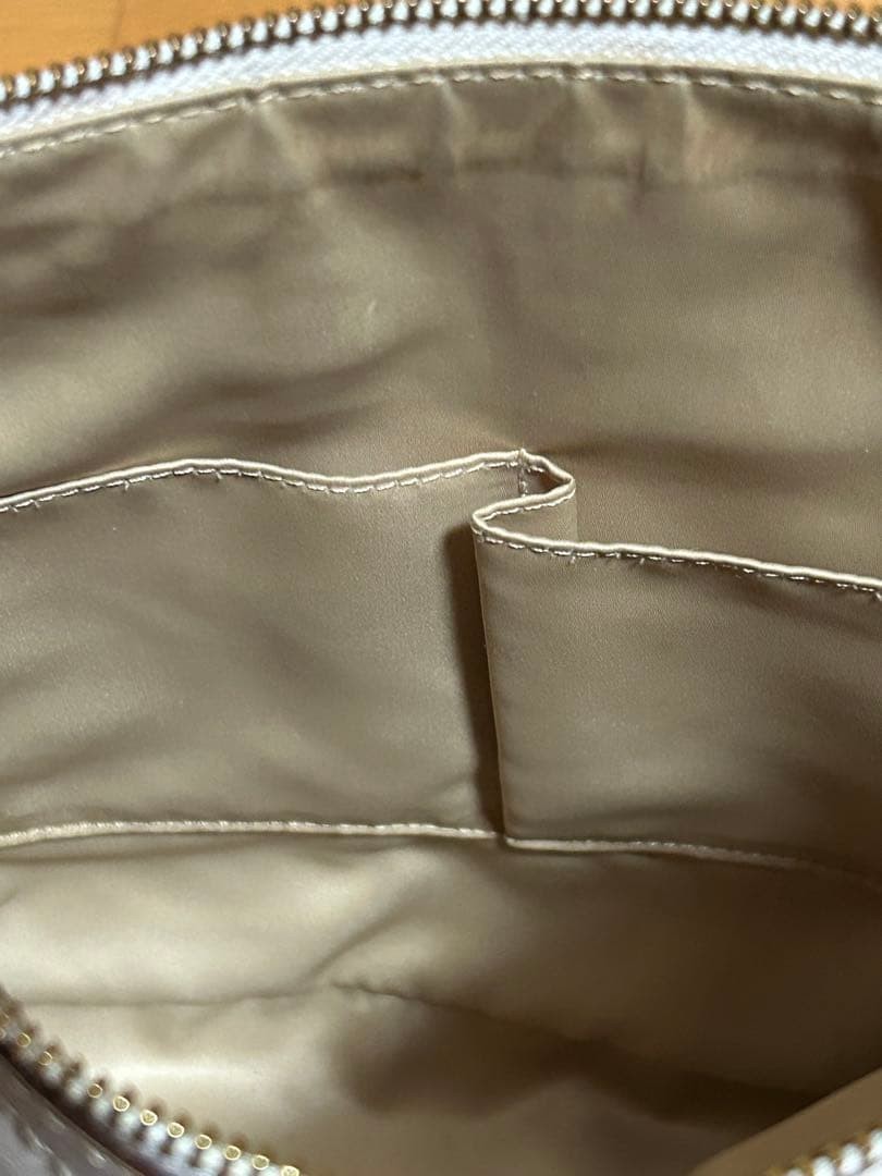 COACH White Leather & Gold Shoulder Bag 10.6 x 11.4 x 3.1 in Used