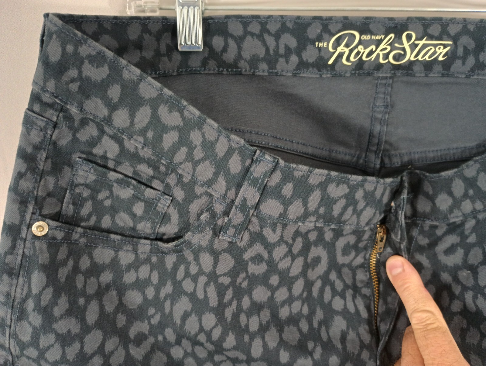Old Navy Rockstar Womens 18 Reg Denim Jeans Black Gray Spotted Animal Pants