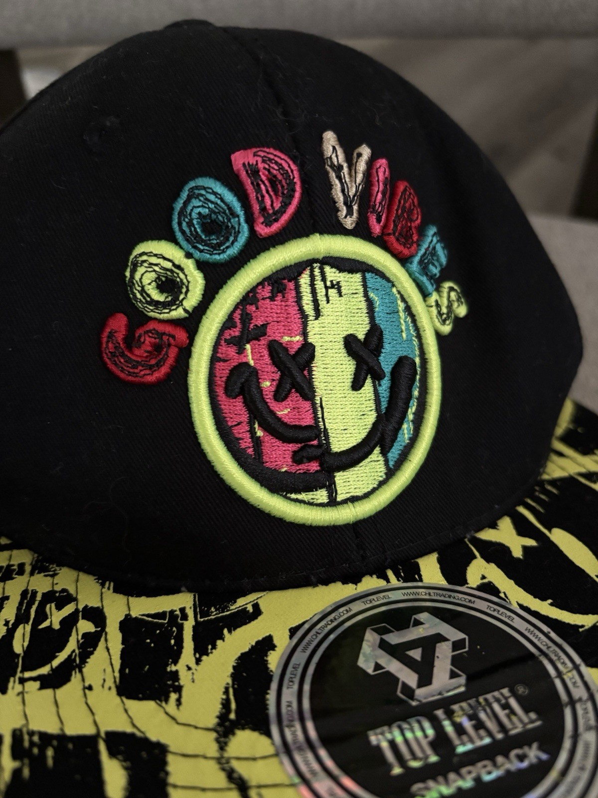 Good Vibes Top Level Smiley Face Graphic OSFM Cotton Flat Brim Cap Hat