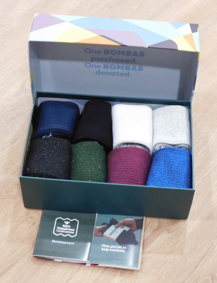 NEW! 8 Pack GIFT BOX, Men’s BOMBAS Assorted Colors Socks; Size Large!