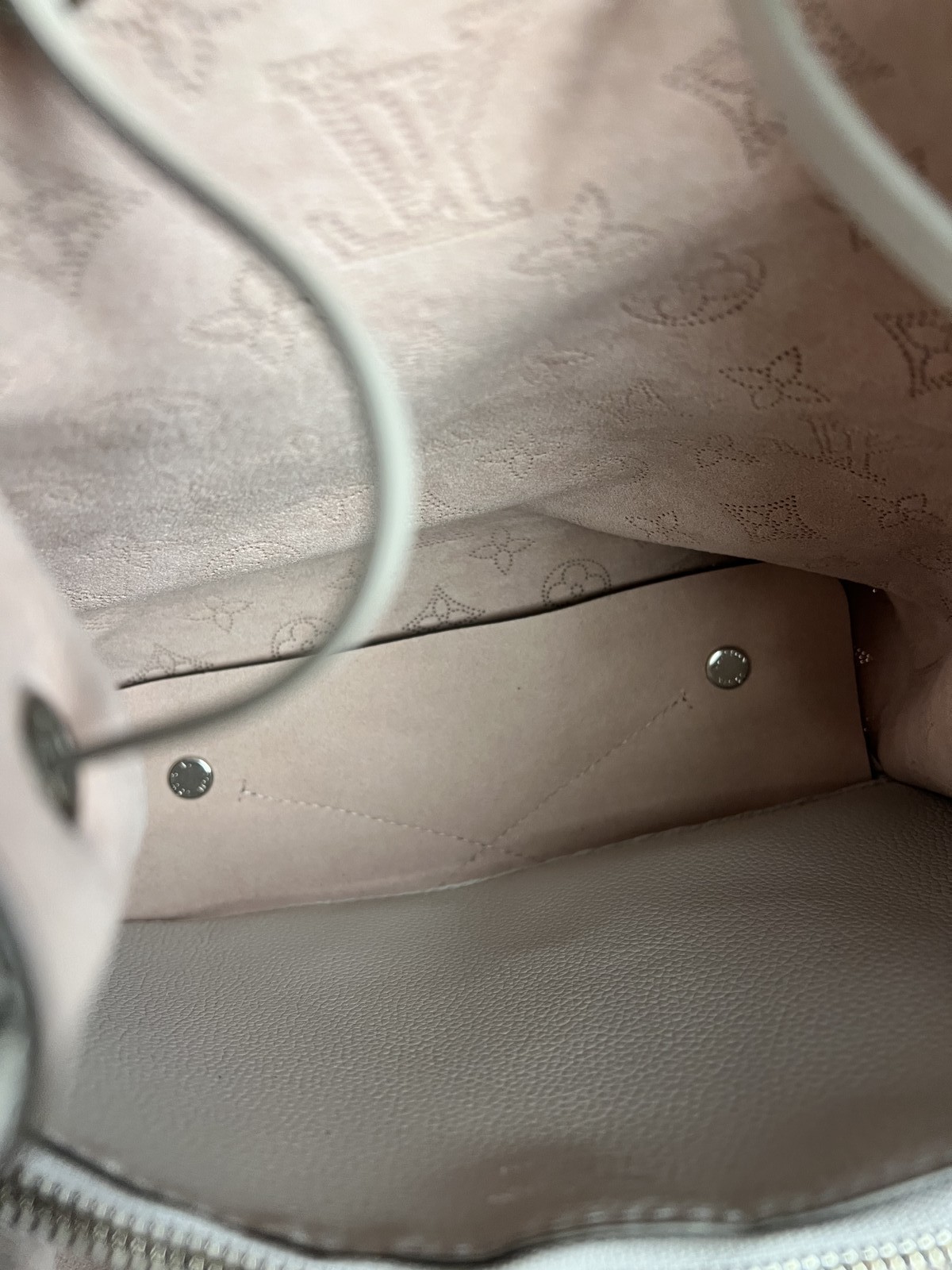 Size OS – Louis Vuitton White Perforated Leather Muria 2Way Bucket Bag – Pre-Own