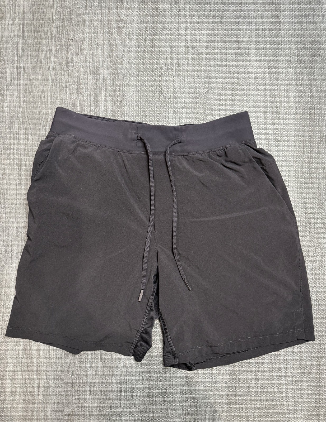 EUC – Lululemon Mens T.H.E Shorts *Size MEDIUM* *Black*