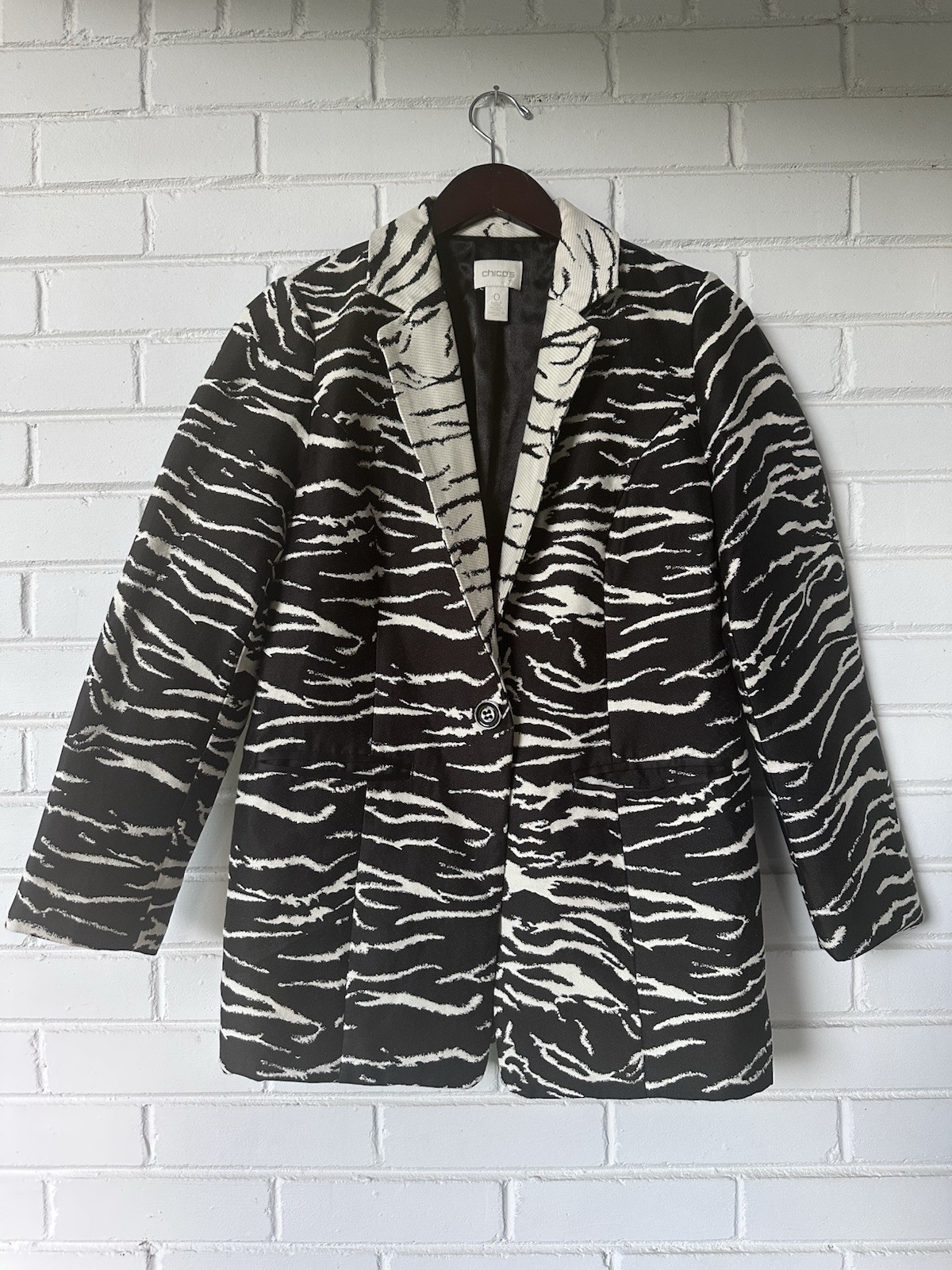 Chico’s Zebra Print Blazer Jacket Womens 0 Black White Lined Button 3/4