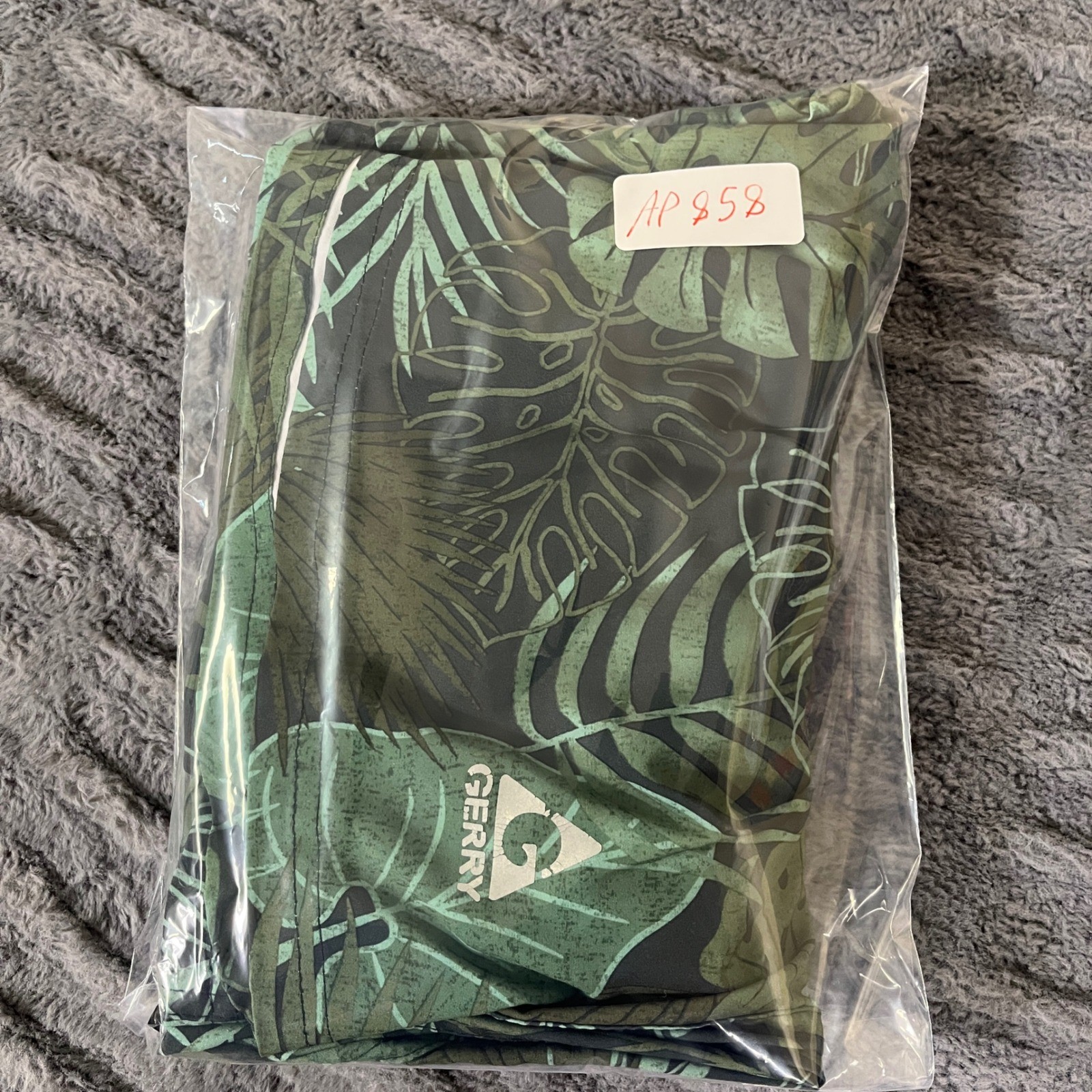 Gerry Mens Swim Trunks Large Green Tropical Leaf Print Stretch Board Shorts