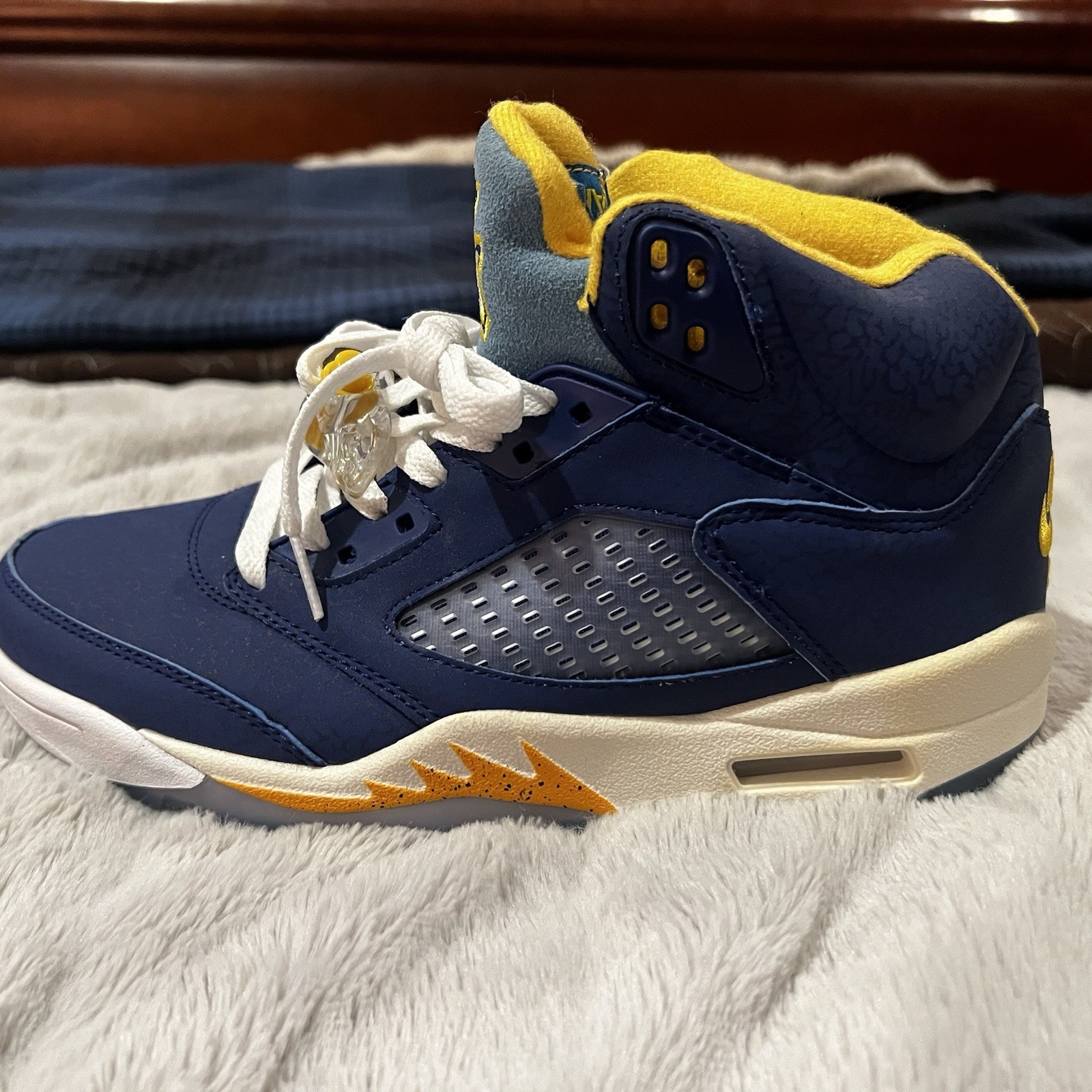 Air Jordan 5 Marquette MU PE Style Navy Yellow Nike Air Sz 7 Custom