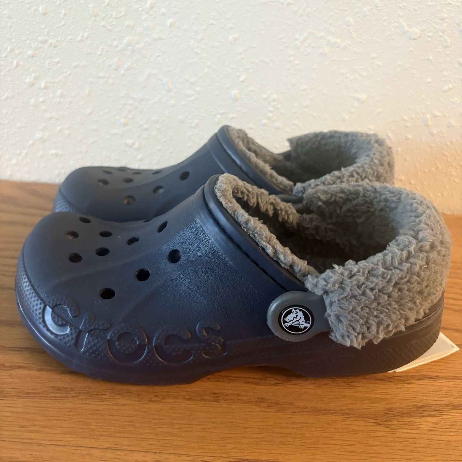 Crocs Unisex Adult Classic Baya Lined Fuzzy Strap Clogs Navy/Gray Lining W6/M4