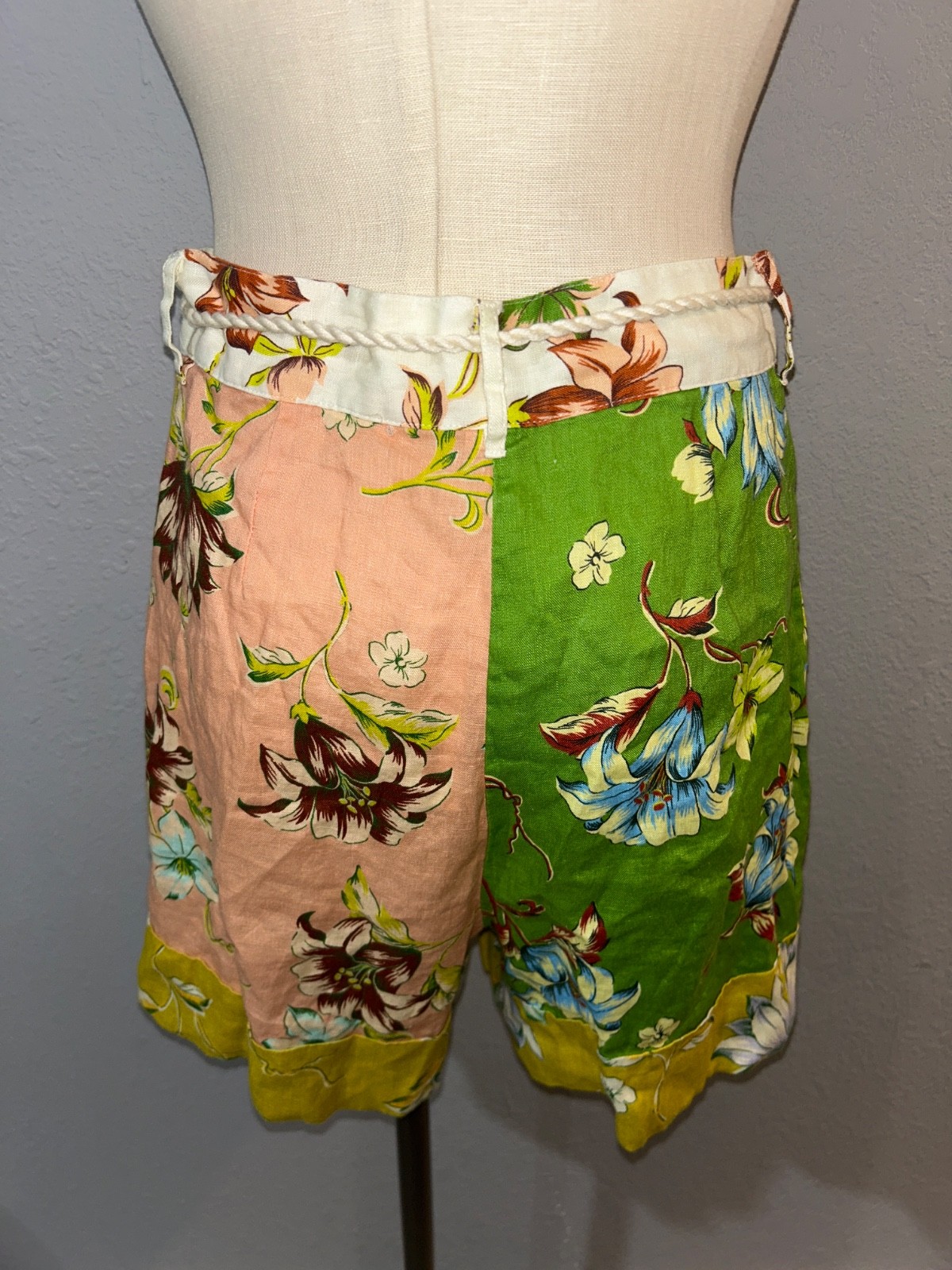 Magaschoni Women’s Linen Floral Pleated Shorts Size 8 NWT Tasseled Rope Belt
