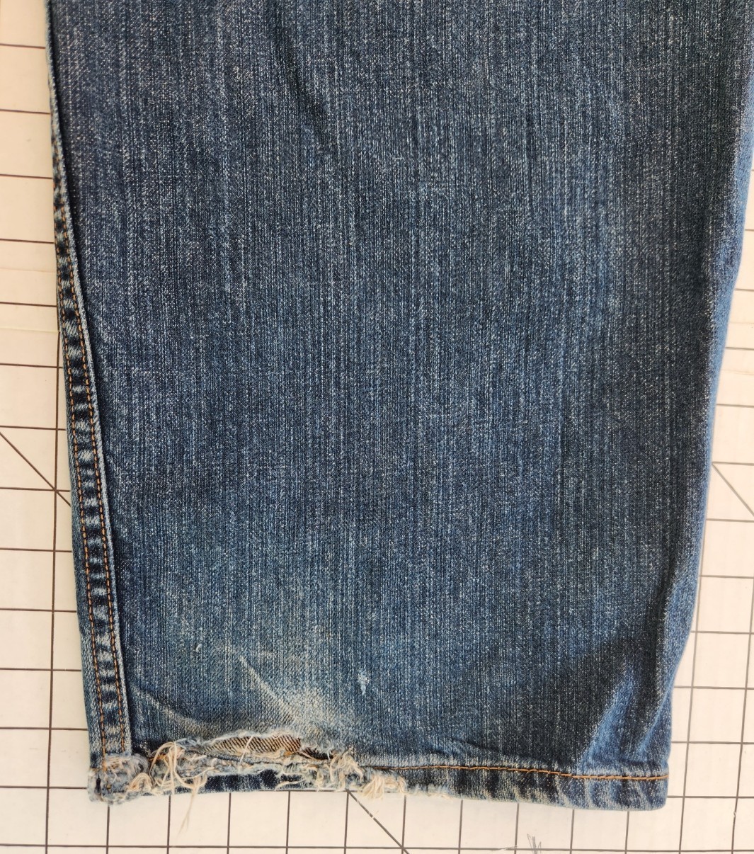 Levi’s 550 Jeans Men’s 48×30 Relaxed Fit Tapered Leg Blue Denim