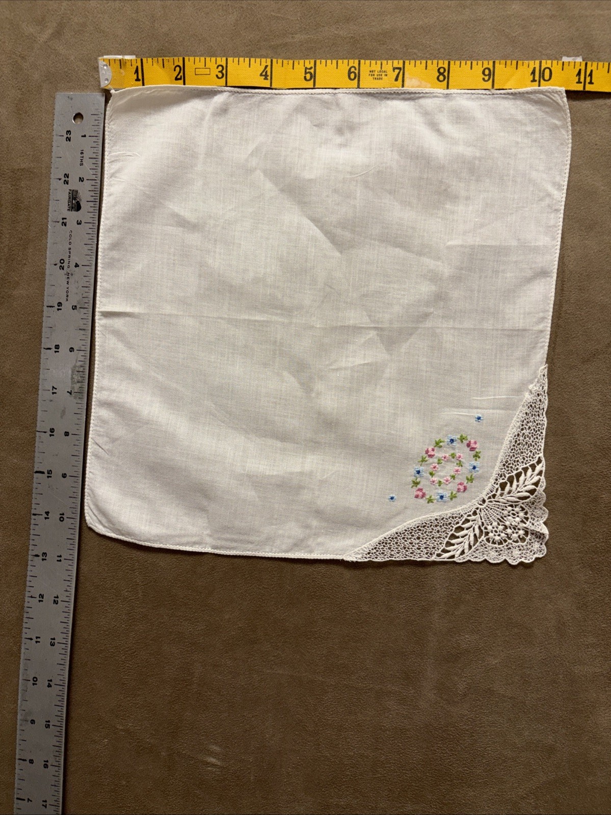 Handkerchief Tatted Lace / White Floral Embroidered Hanky Vintage Cotton. Nice!