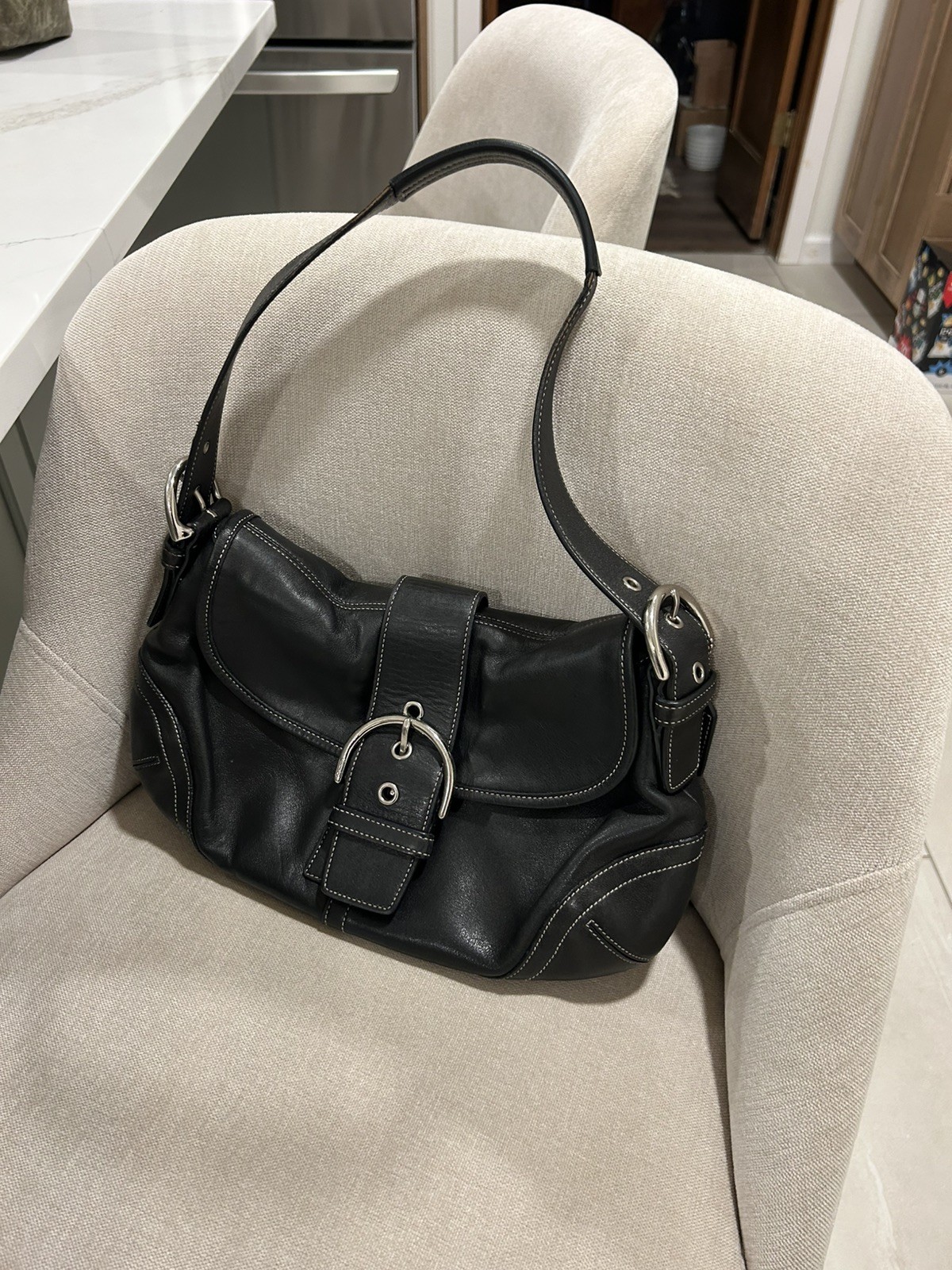 Vintage Coach Soho 9248 Black Leather Flap Shoulder Bag Buckle Y2K 2004