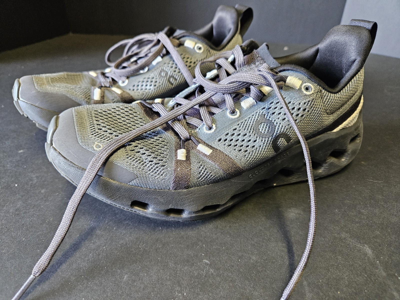 On Cloudsurfer Trail Black Gray Eclipse Running Shoes Women’s Size W6 – EUC