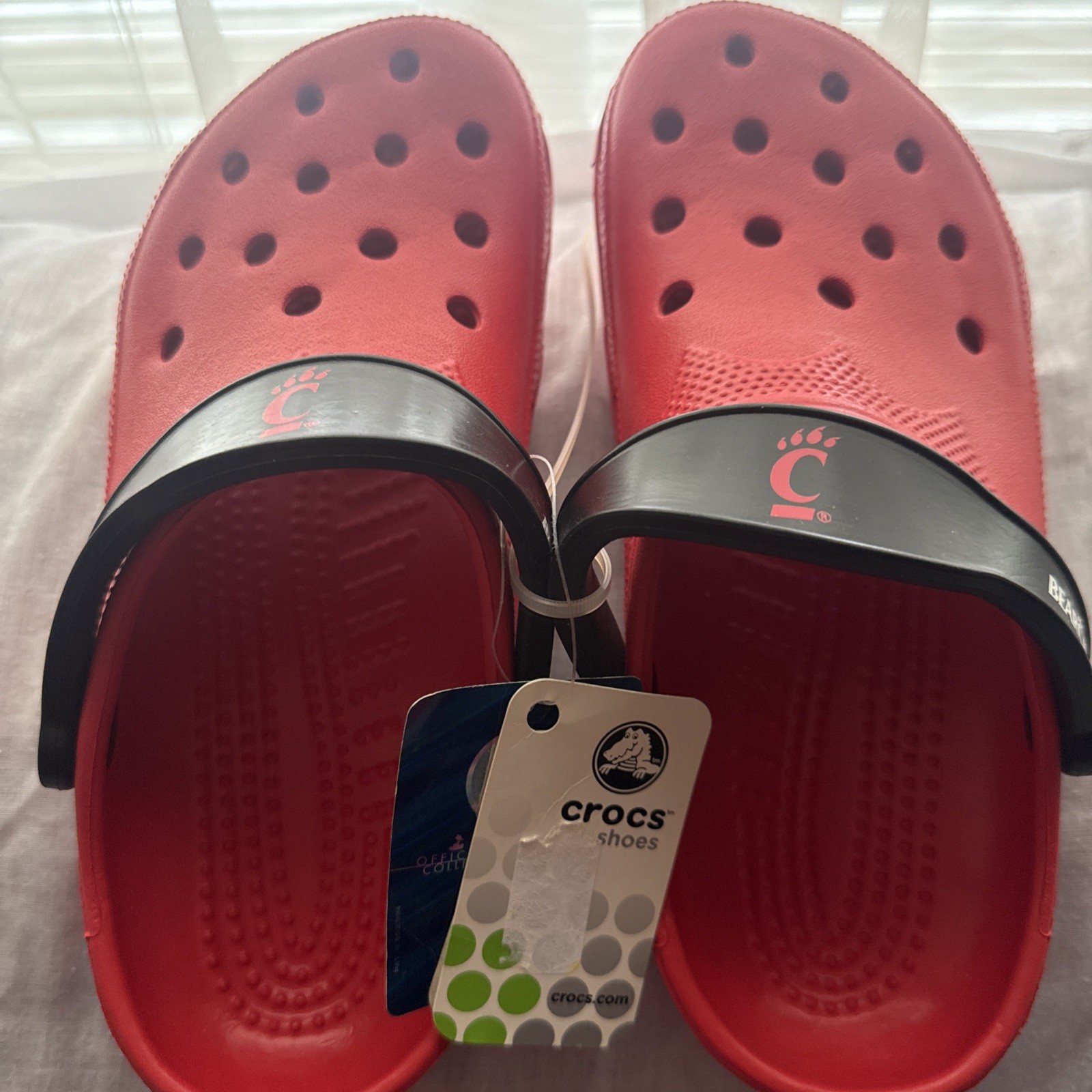 Crocs Cincinnati Bearcats Size W 8-9 M 6-7 Red/Black
