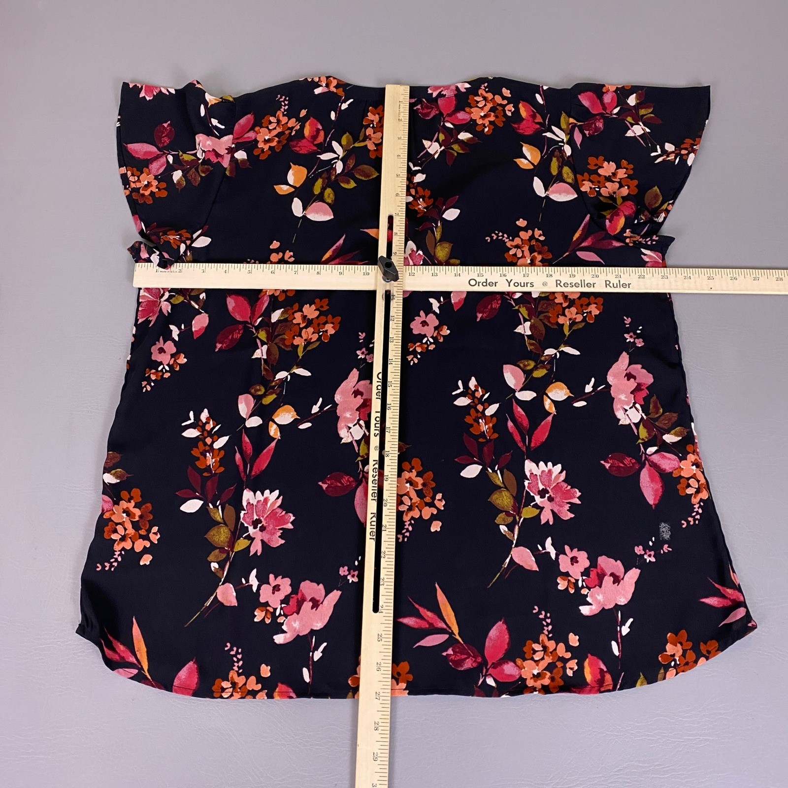 Maurices Blouse Top Women’s Size XL Black Floral Flutter Cap Sleeve Split V-Neck