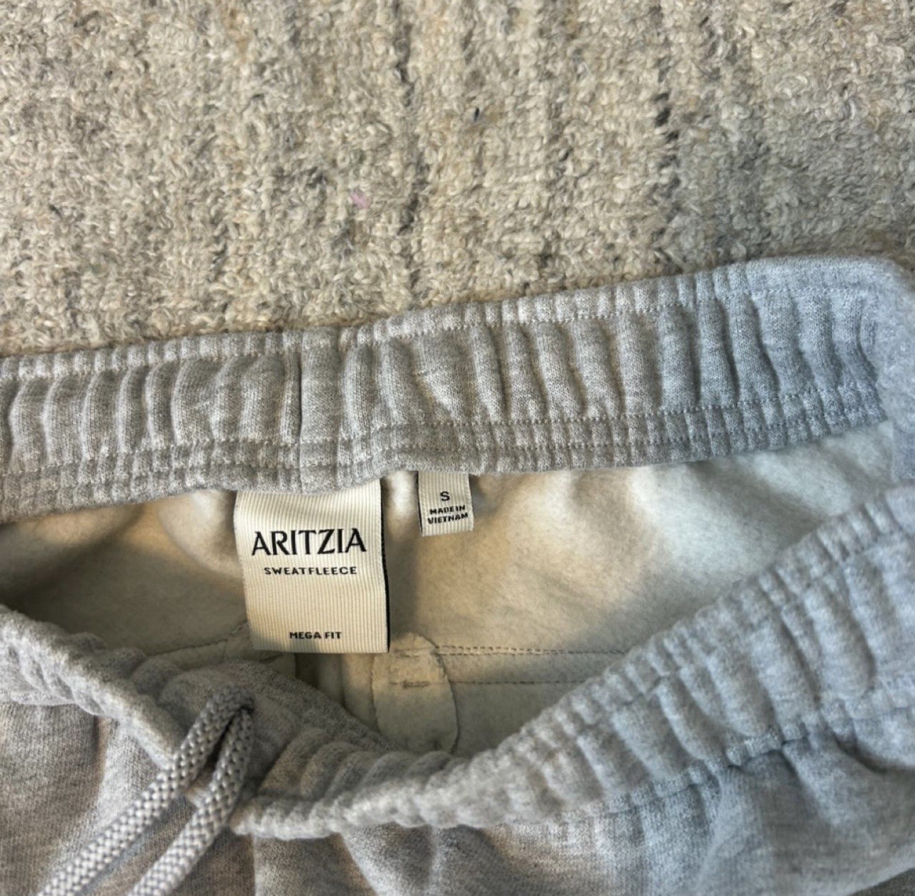 Aritzia Cozy Sweat fleece Mega Cargo Sweatpants MEGA FIT Women’s SZ Small Reguar