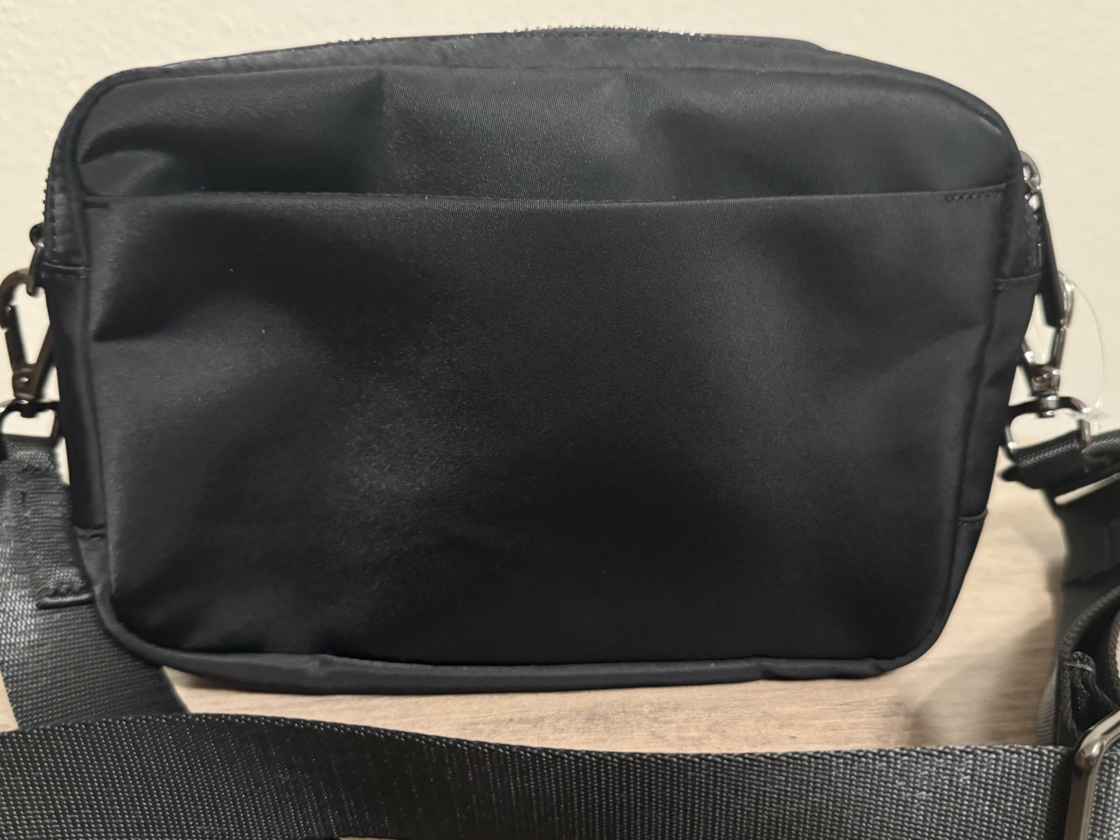 NWOT Black Lululemon 3L large everywhere crossbody metal hardware