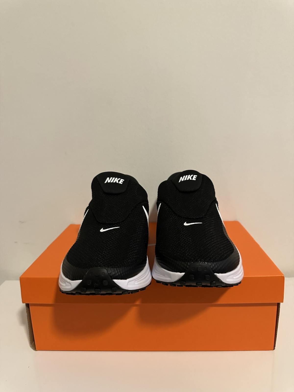 Size 12 Nike Revolution 8 EO Extra Wide Black White Mens Running Shoe II5167 001