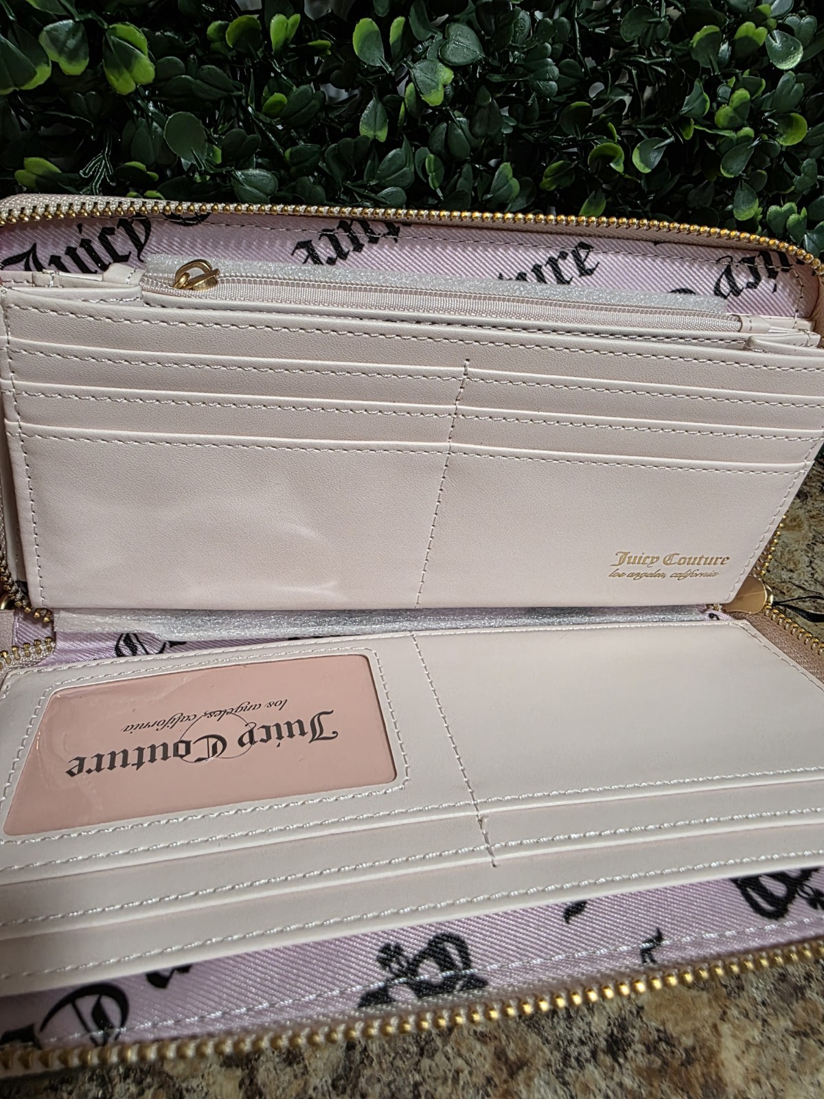 Juicy Couture Brown/Pink Zip-Around Wristlet Wallet Logo Heart Charm Card/ID