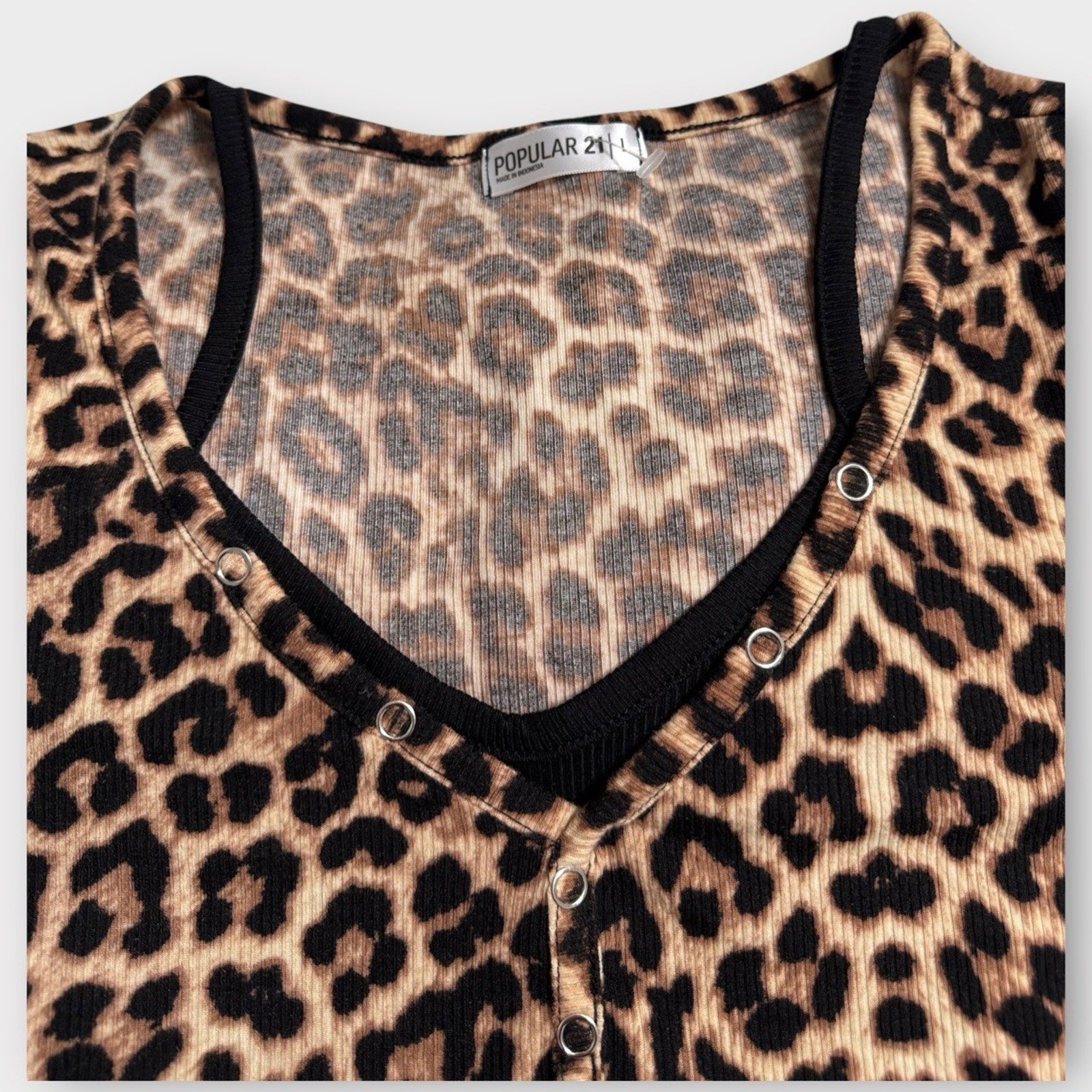 EUC Popular 21 Leopard Print V-Neck Top – Size L – 0516