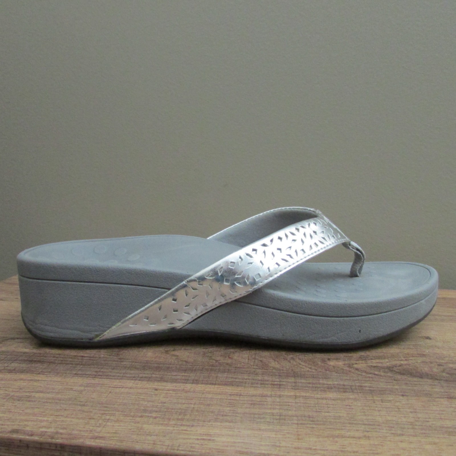 Vionic Zuma silver Platform Wedge Thong Flip Flop sandals Comfort-sz 9