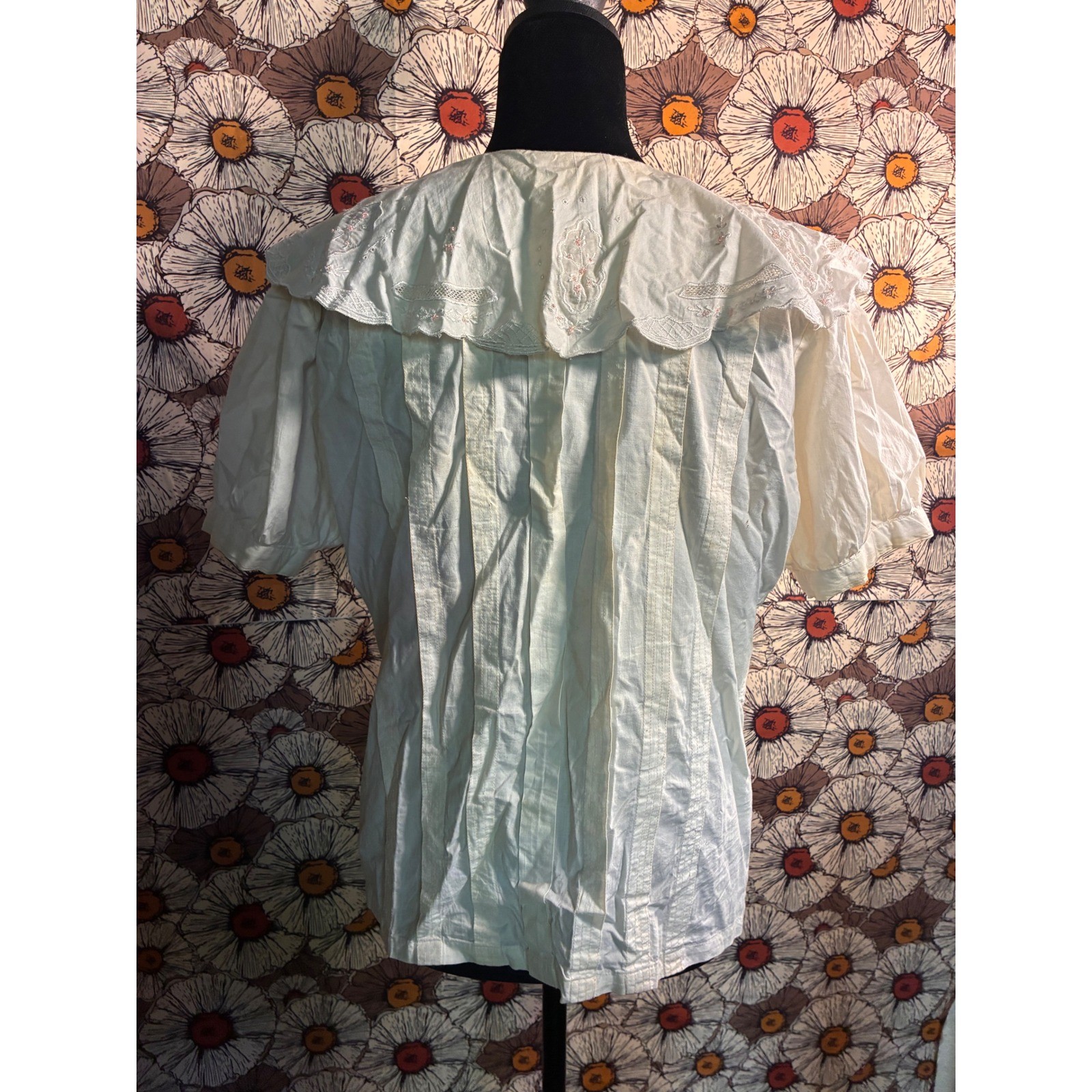 At Last Button Down Blouse Womens Medium White Embroidered Lace Collar Pintuck