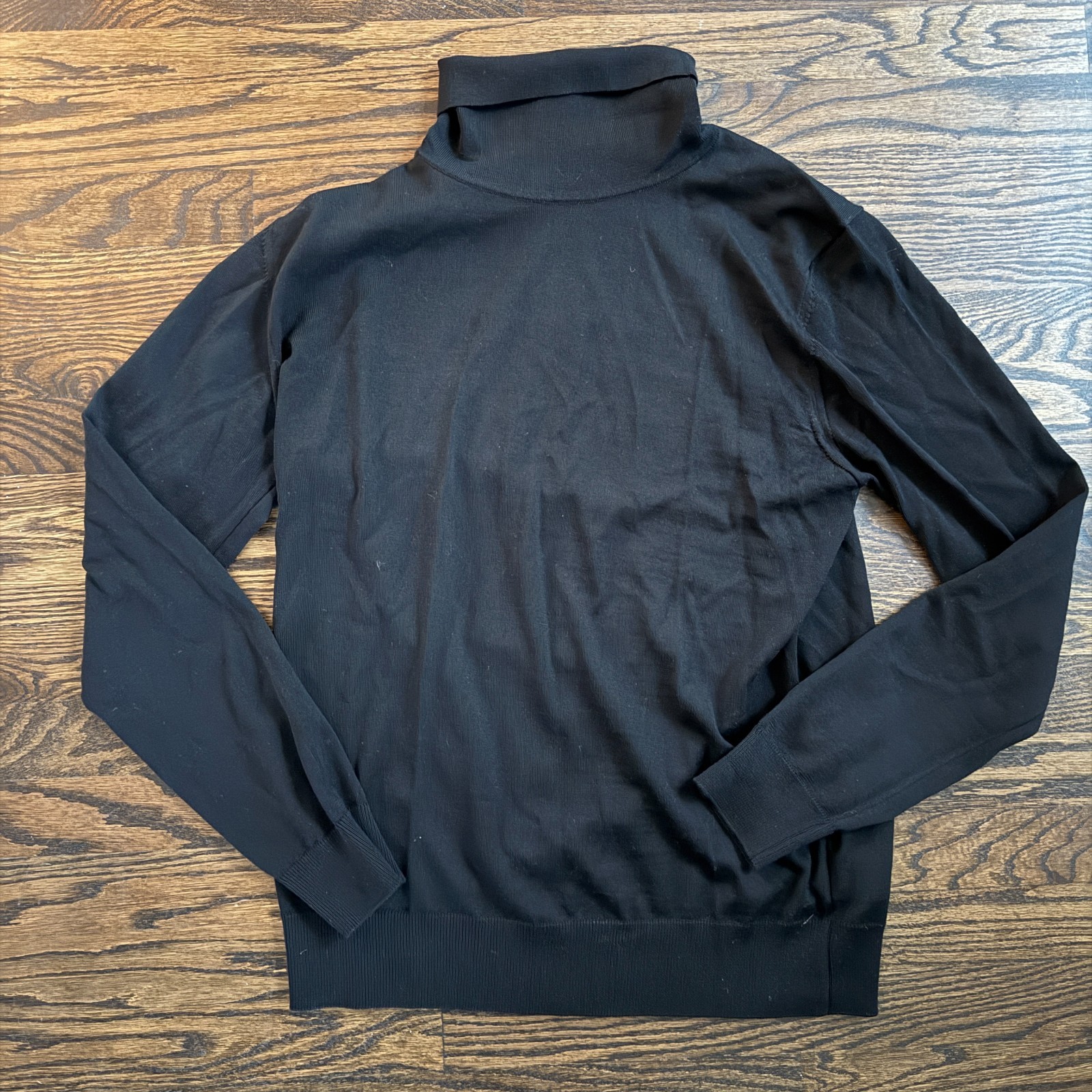 Asket The Merino Turtleneck in Black in 100% Extra Fine Merino Wool L