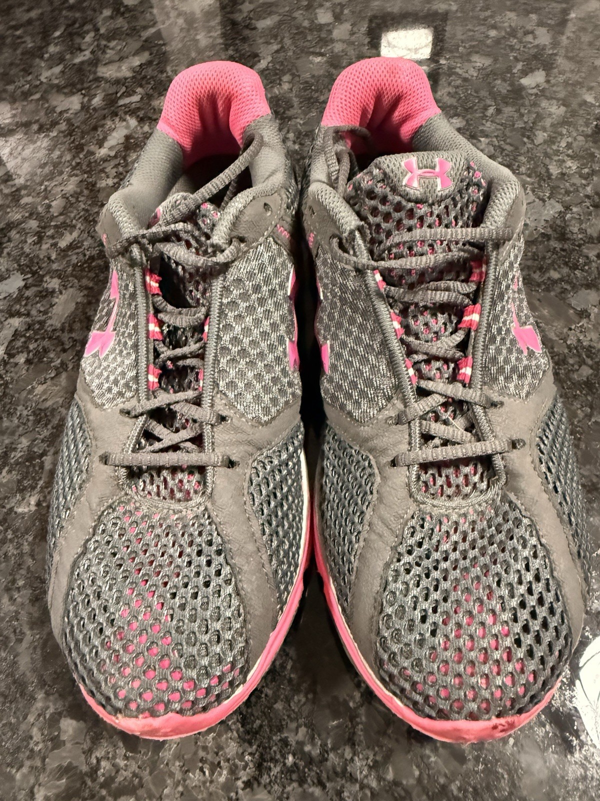 Under Armour Men’s Low Top Athletic Sneaker Lace Up Gray Pink Black 1215488
