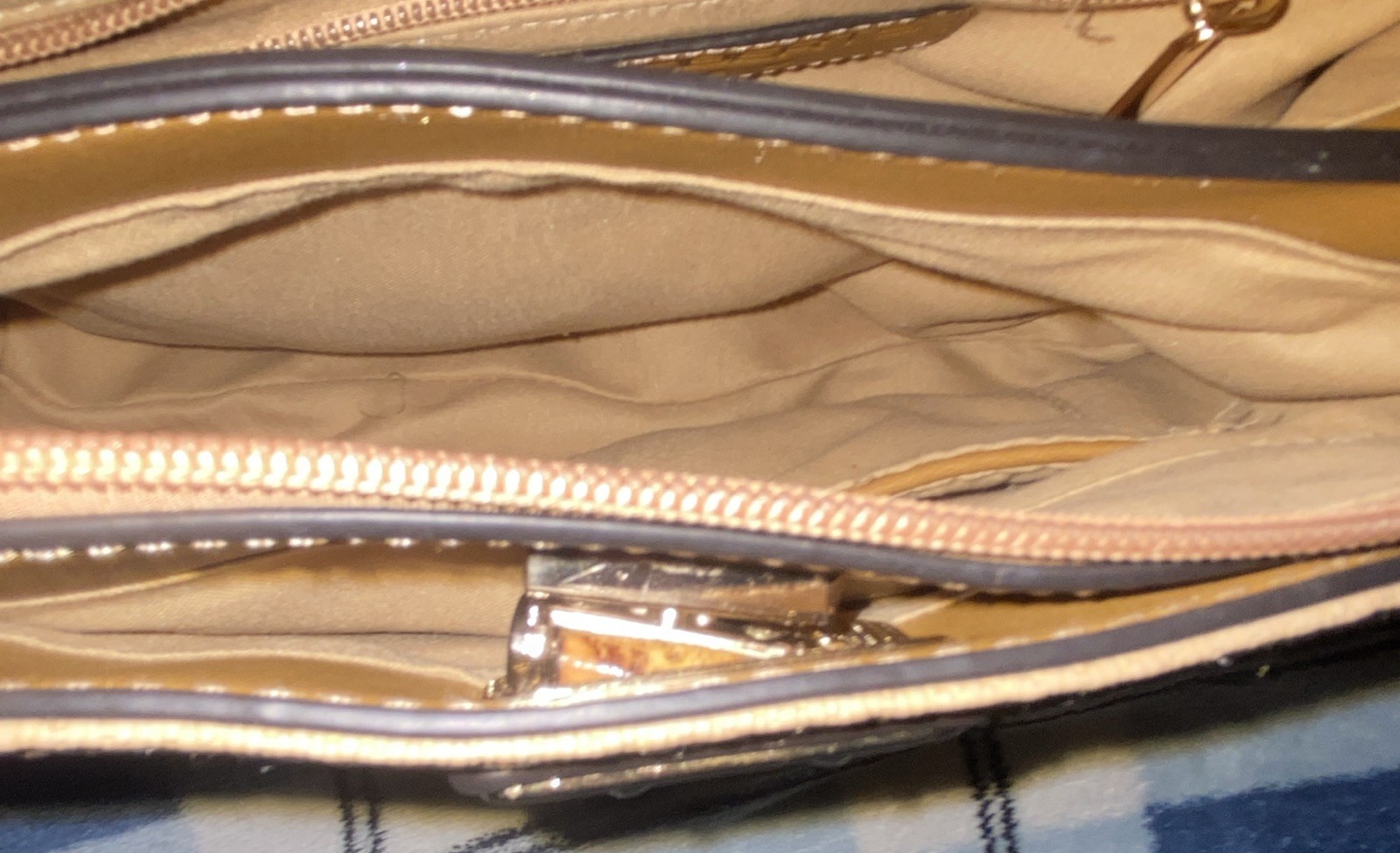 Sondra Roberts Beige/Tan Chevron Small Crossbody Zip/Mag Snap Adj Strap Silver