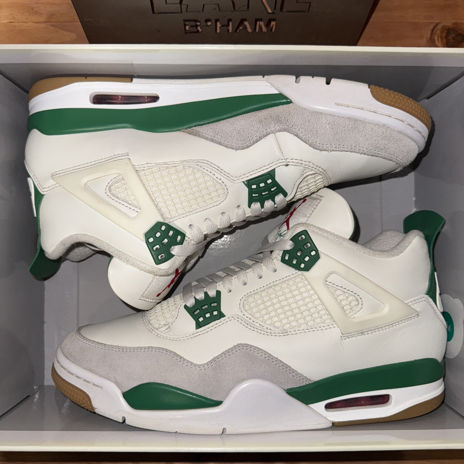 Size 11M/12.5W – Jordan 4 Retro SB Pine Green DR5415-103 Pre-Owned