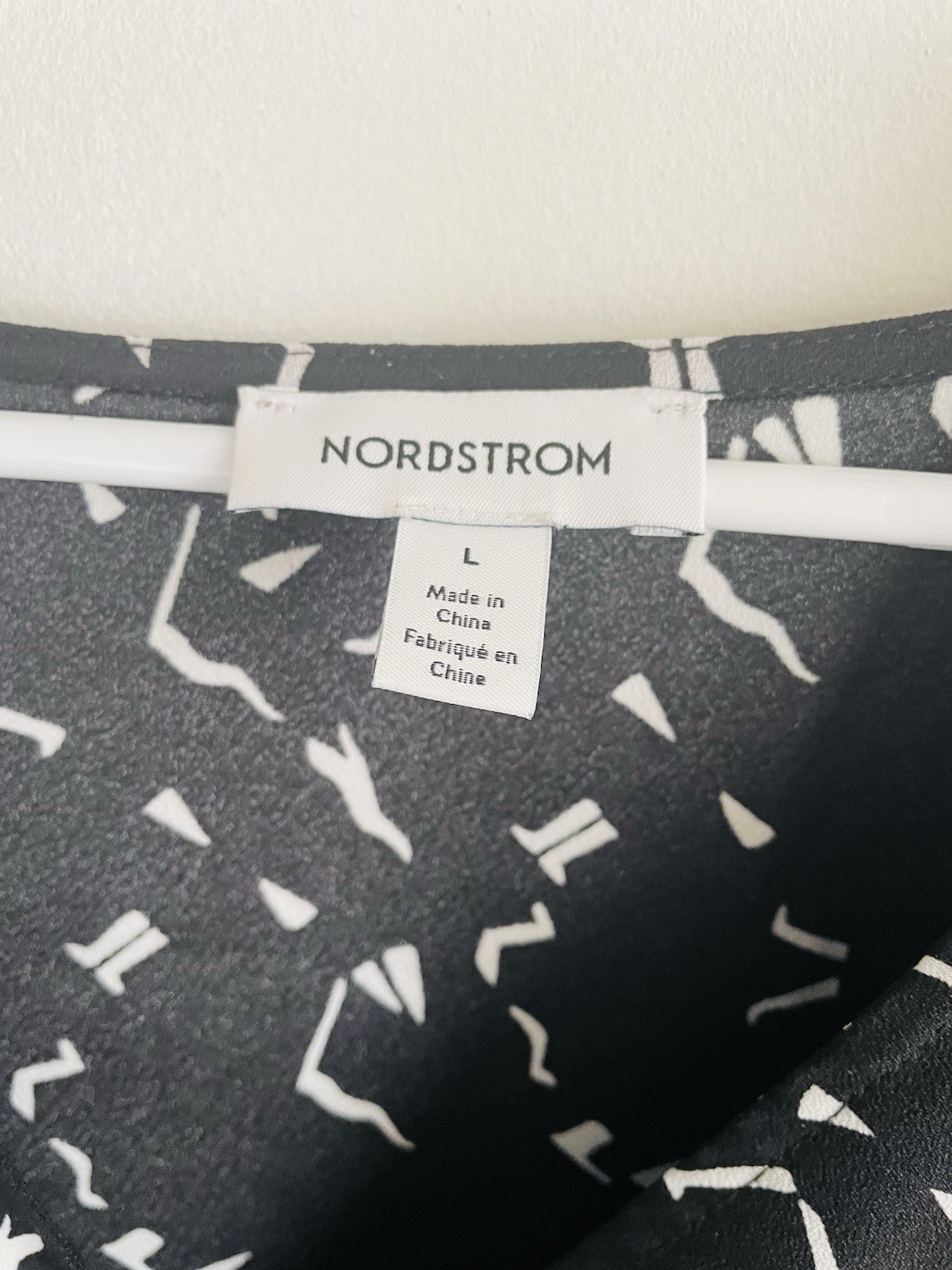 Nordstrom Women’s L Abstract Blouse Black White Round Neck Long Sleeve Pullover