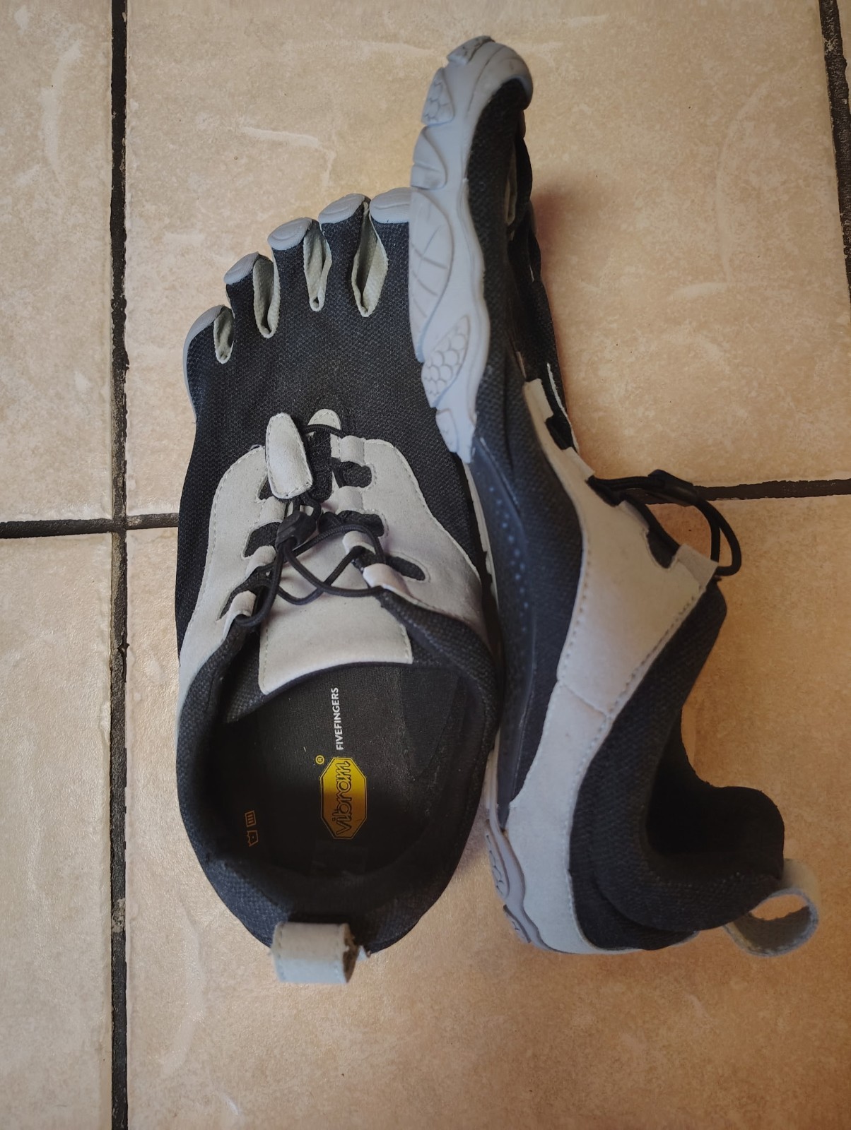 Vibram FiveFingers 11 Black/Gray Colorblock Lace-Up Low Top Toe Shoes eu44