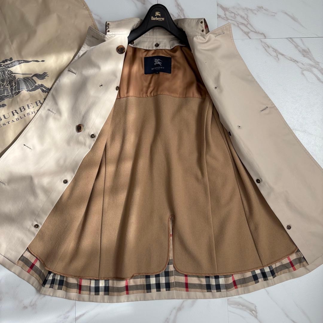 Excellent condition Burberry London Liner Belted Trench Coat White Beige