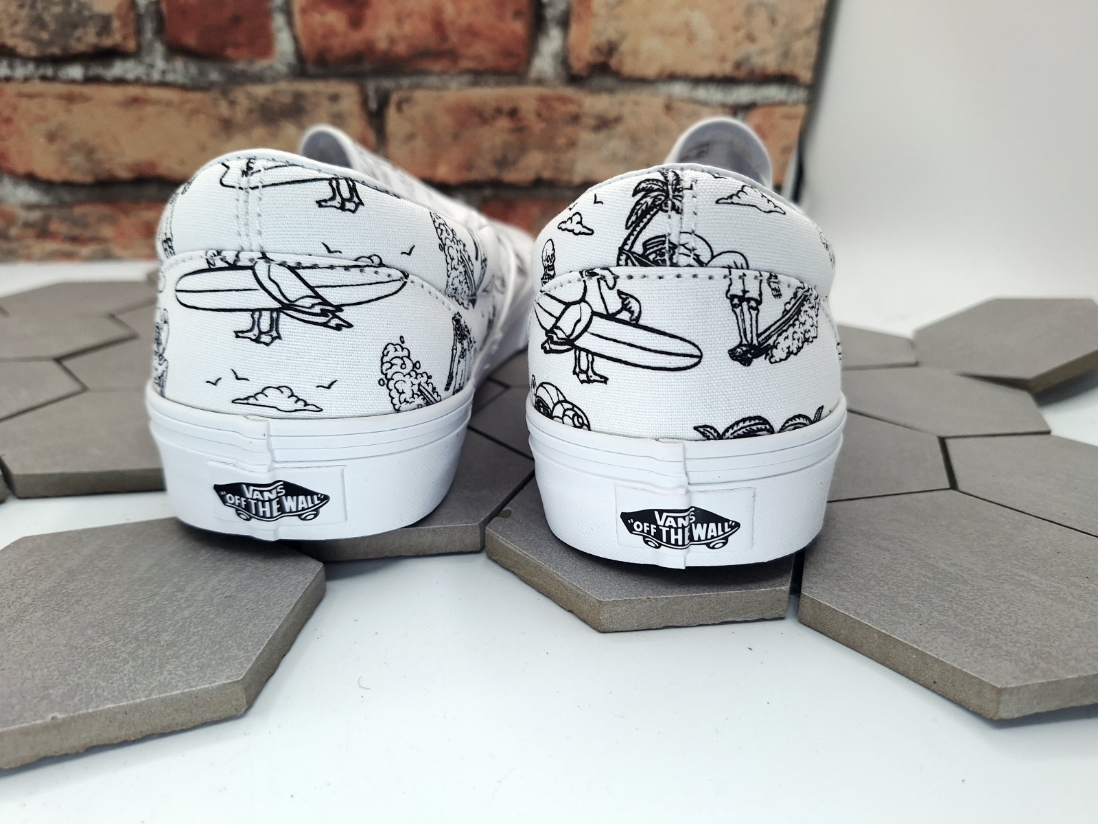 Vans Classic SlipOn Low Tide True White Beach Graphic Skater Surf Shoe Men Sz 11