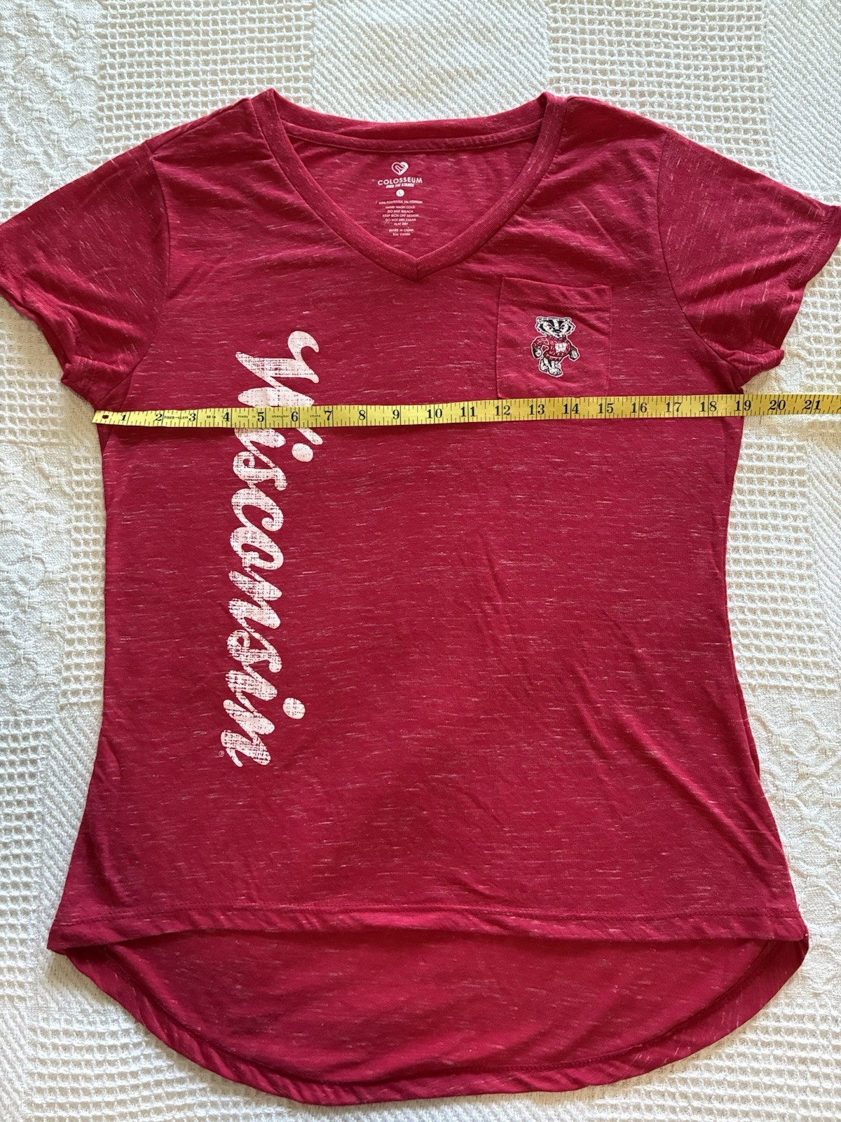 Wisconsin Badgers Red V-Neck Short Sleeve Tee Shirt Bling Logo Women’s Size L