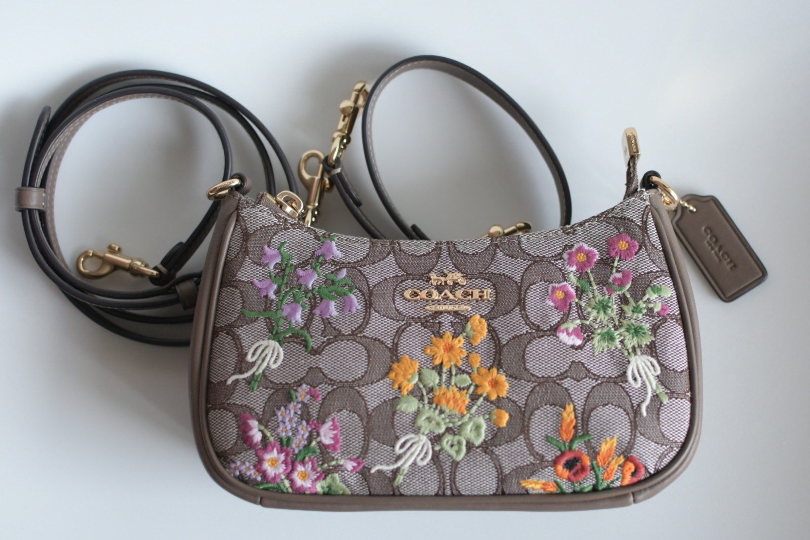 US duties incl.❣ Coach Teri Mini Bag in Signature Jacquard w/ Floral Embroidery
