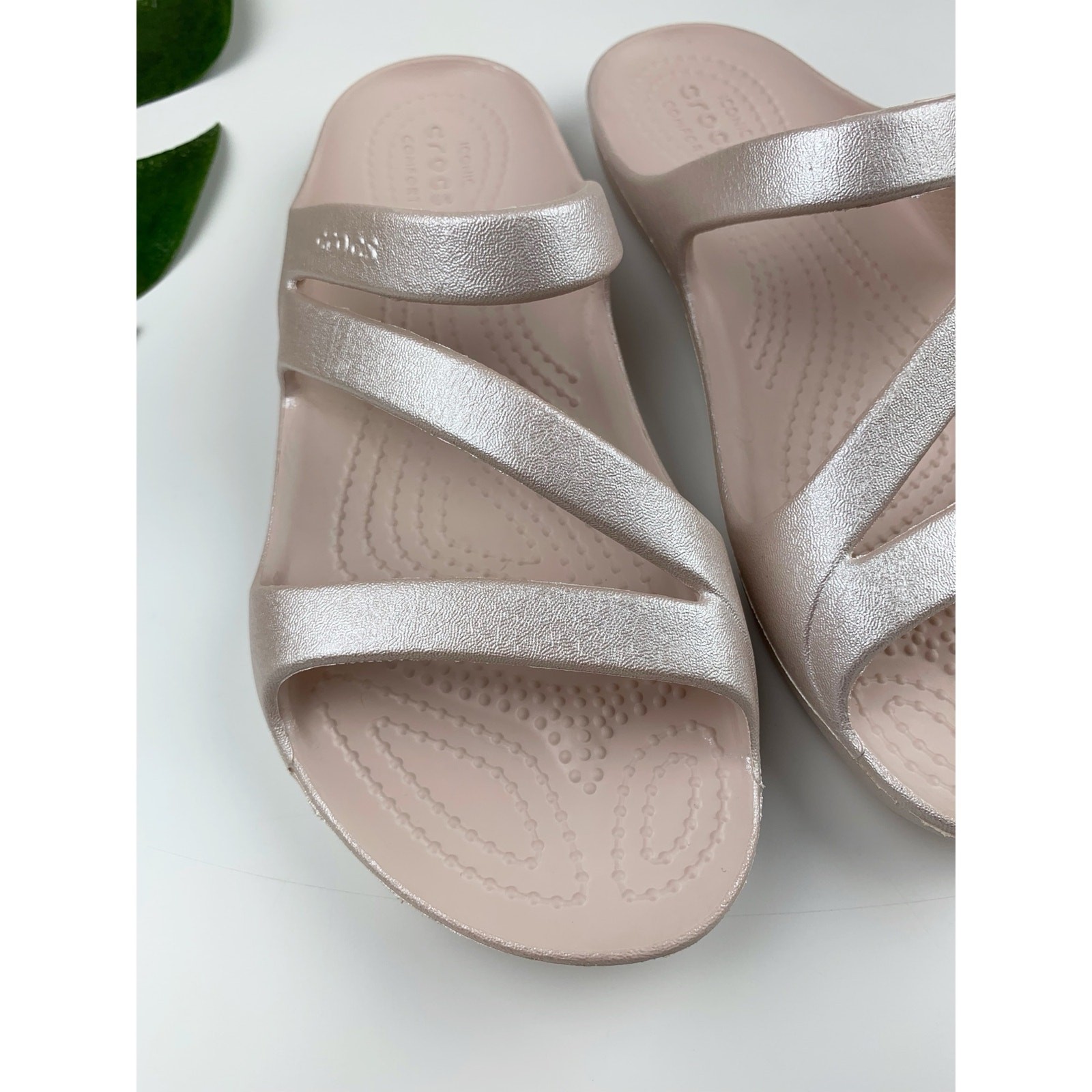 Crocs Kadee II Shimmer Sandals Pink Quartz Slip On Strappy Flats Women’s 5