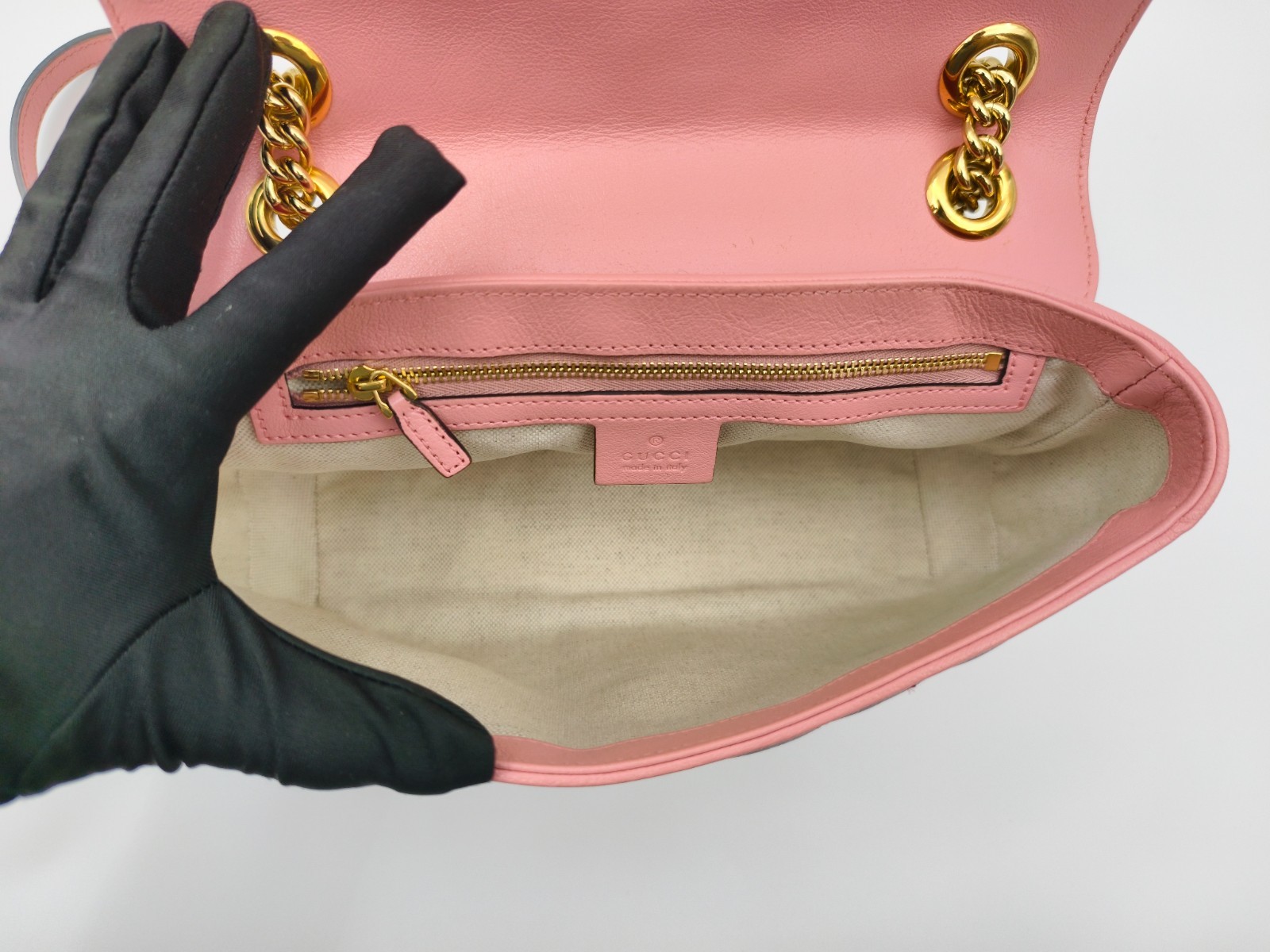 Authentic Gucci GG Marmont Medium 26cm Red Leather Pink Piping Torchon GG Should