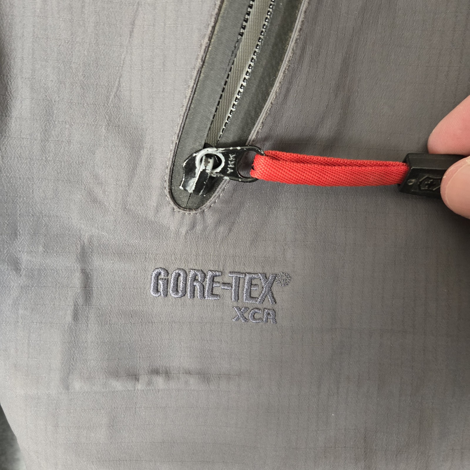 Victorinox Jacket Mens Medium Gray Gore Tex XCR Waterproof Shell Outdoor *READ