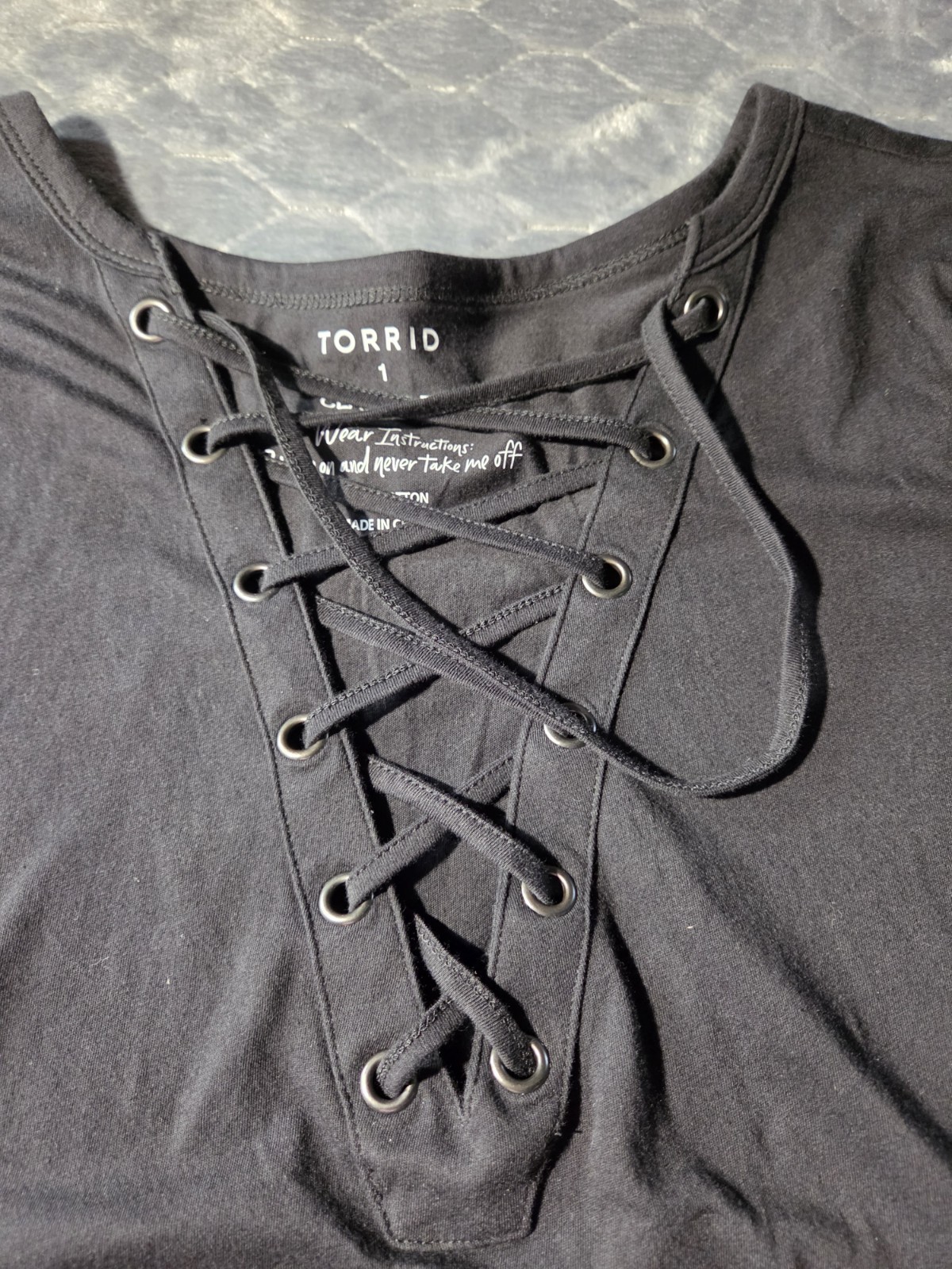 Torrid Black SS Top Size 1 (14/16) Tie Up Peek A Boo Front NWOT Casual Or Dressy