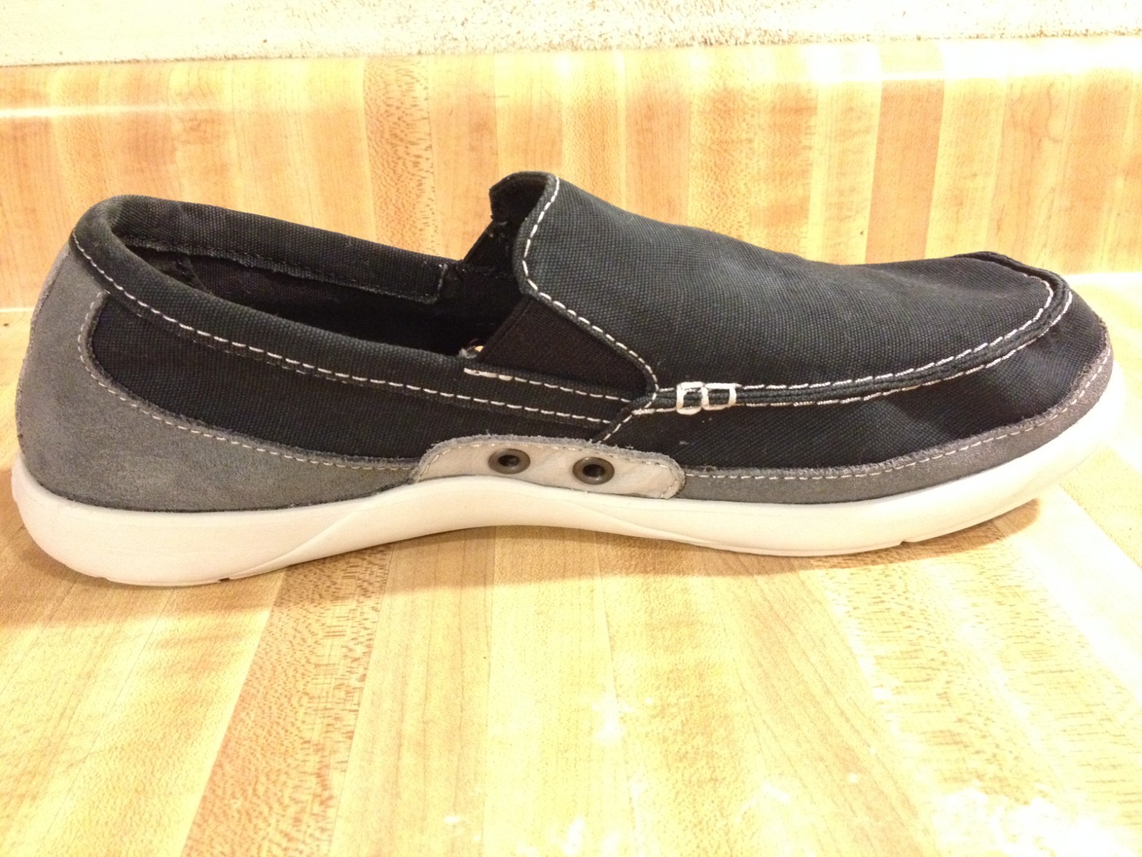 Crocs Mens 9M Walu Accent Black Gray Canvas Slip On Beach Bum Vagabond Loafers