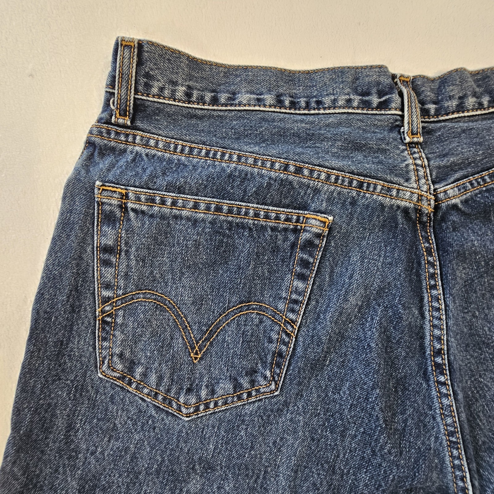 Vintage Levi’s 560 Jeans Mens 36×33 Comfort Fit Loose Tapered Dark Stonewash Y2K