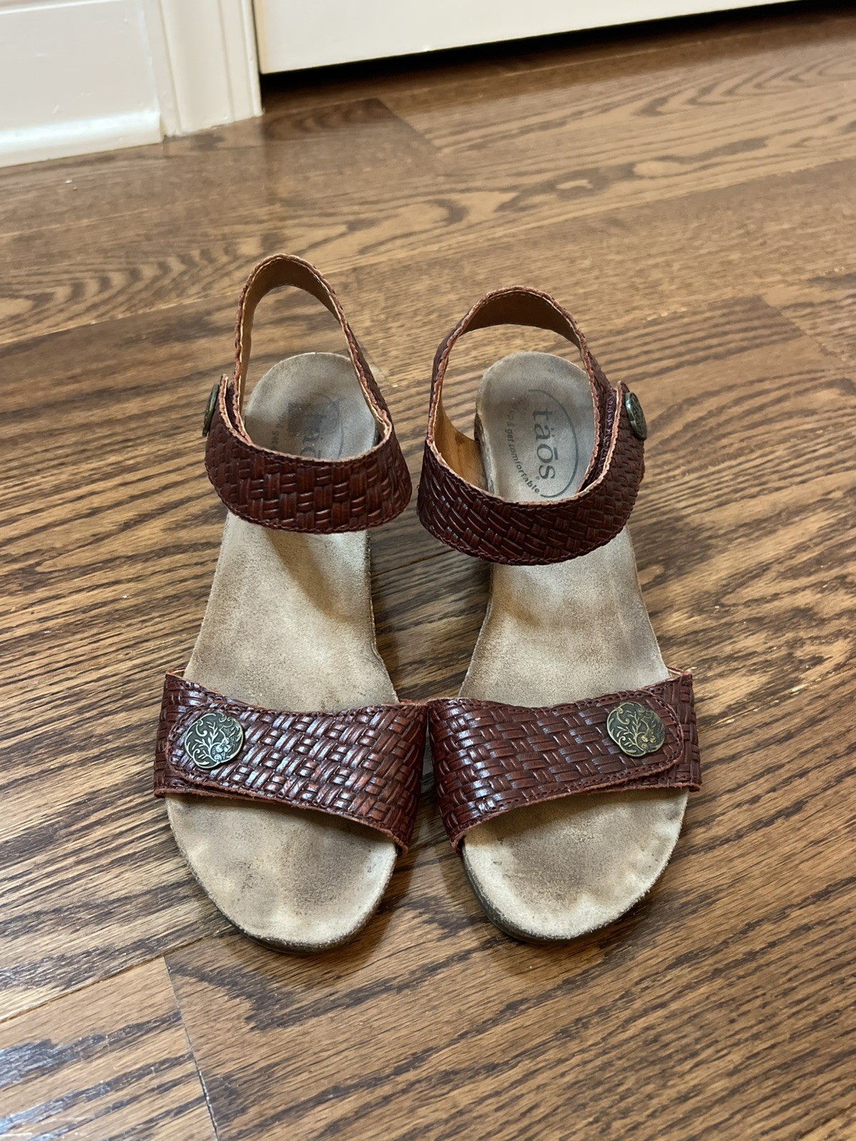 Taos Women’s Sandals Size EU 37 US 6.5 Burgundy Leather Wedge Heel Sandal Cork